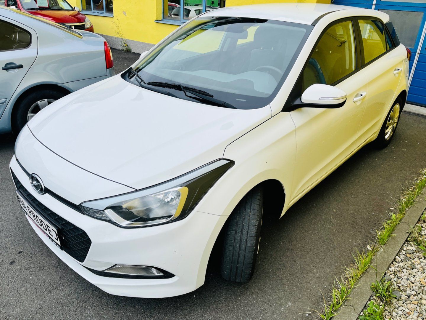 Hyundai i20, 1.2 i BENZÍN MALO NAJETO - fotka 3