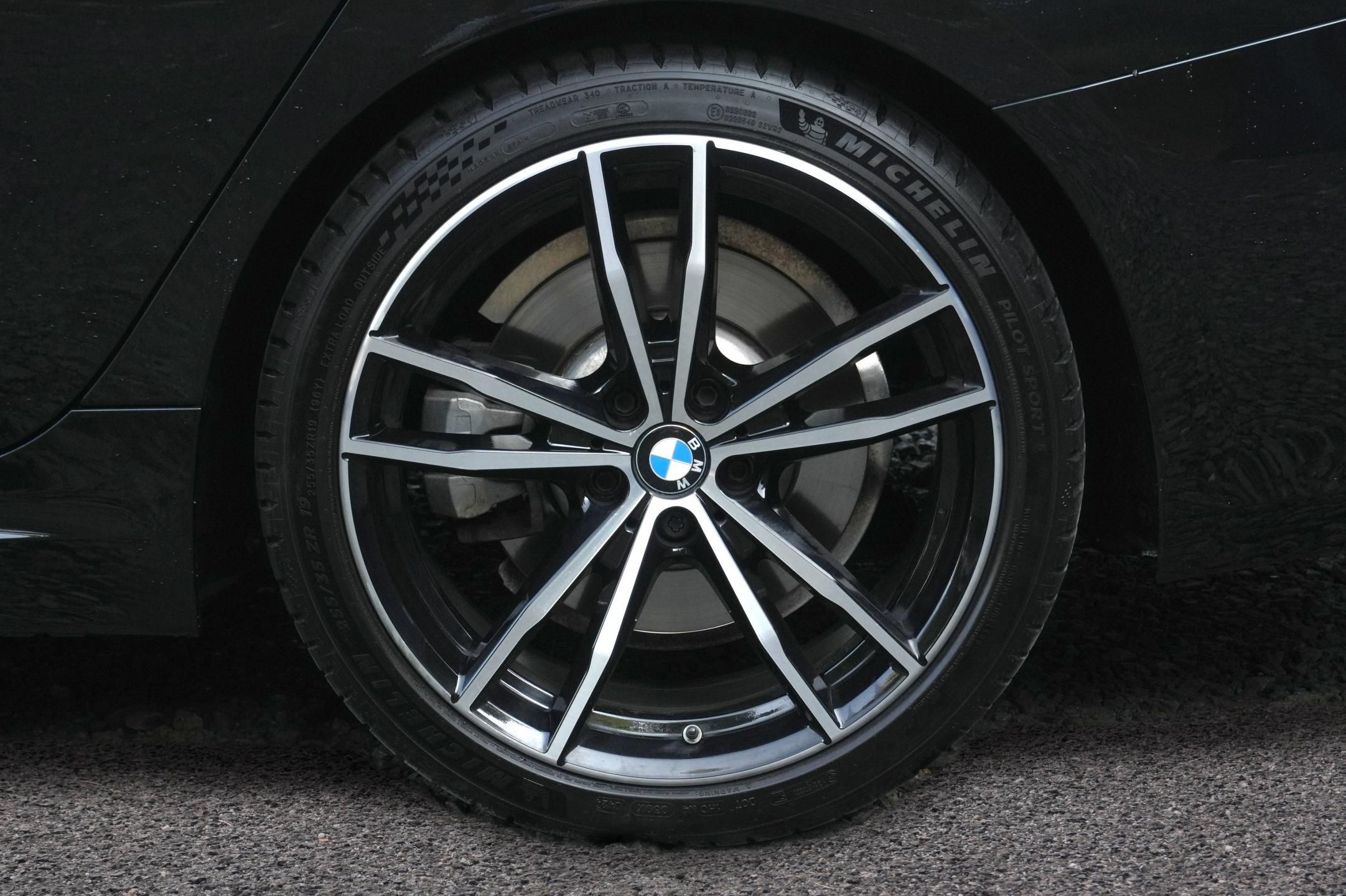 BMW Řada 3, 330d xDrive, Tažné, Kamera - fotka 4