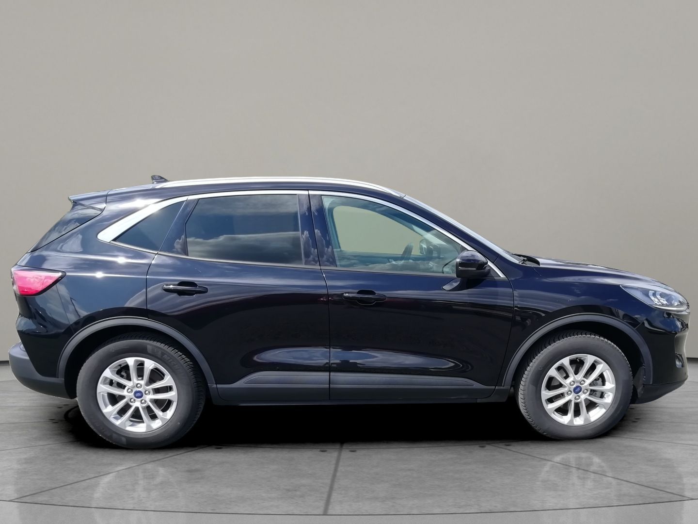 Ford Kuga, Titanium 2,5 HEV 4WD  140kW - fotka 3