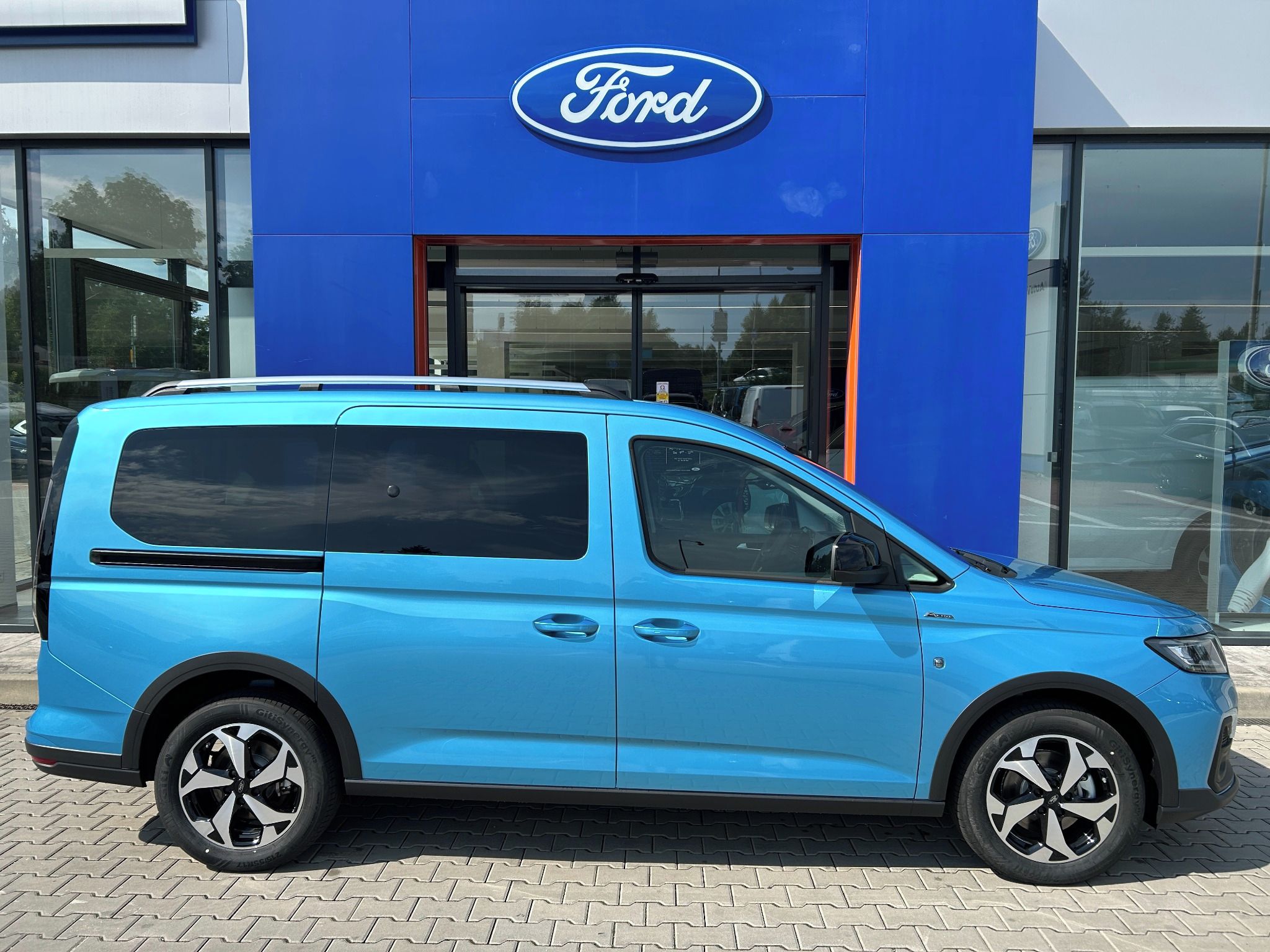 Ford Tourneo Connect, 1.5 EcoBoost PHEW 110kW Active - fotka 3