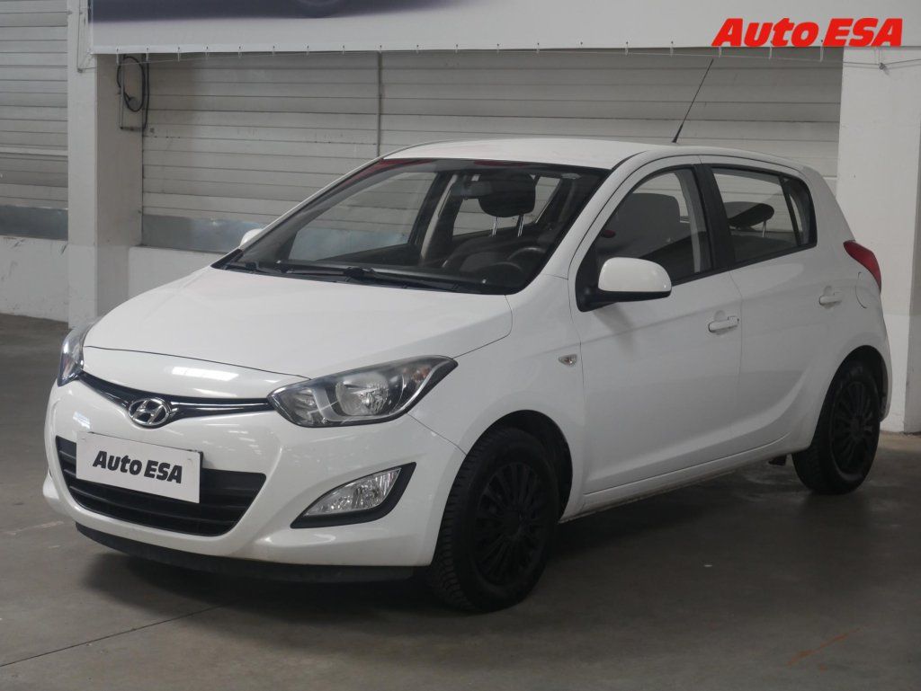 Hyundai i20, 1.2i,AC - fotka 3