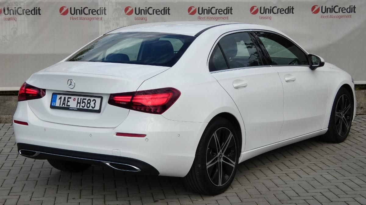 Mercedes-Benz Třídy A, 180 Sedan Progessive - fotka 3