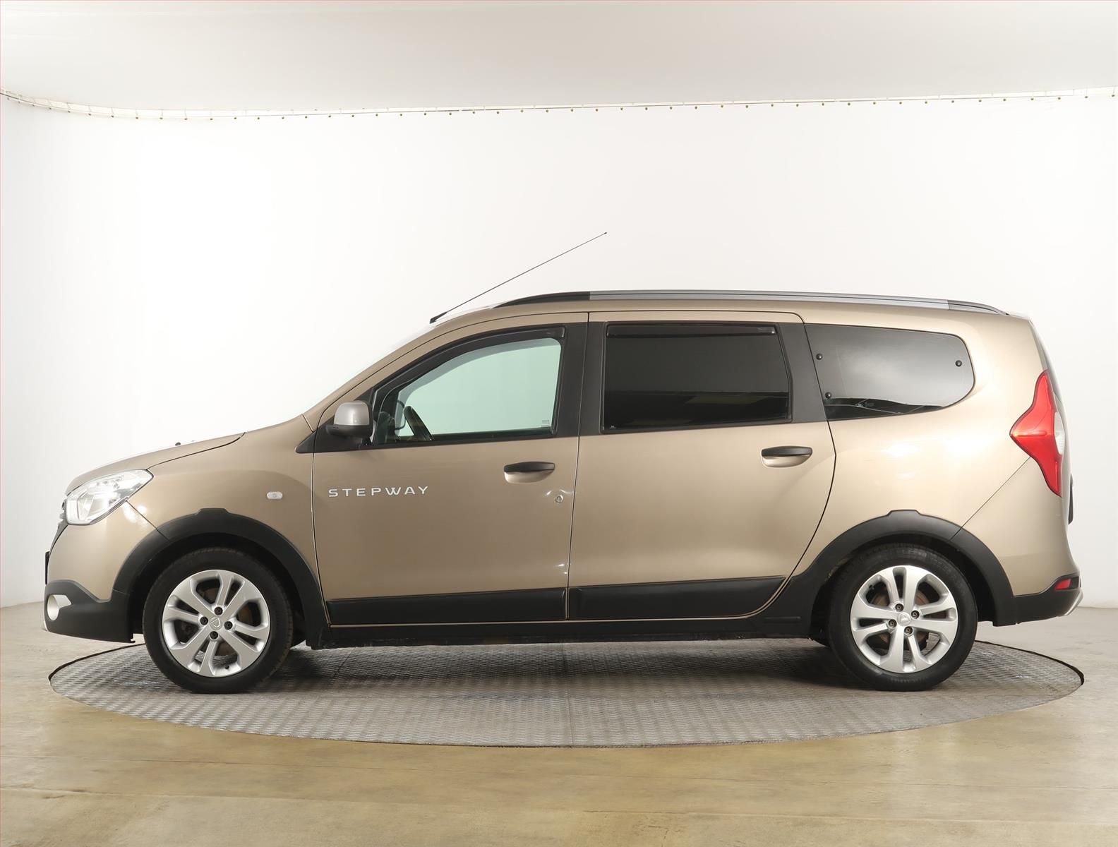 Dacia Lodgy, 1.3 TCe, Stepway, 7 míst - fotka 3