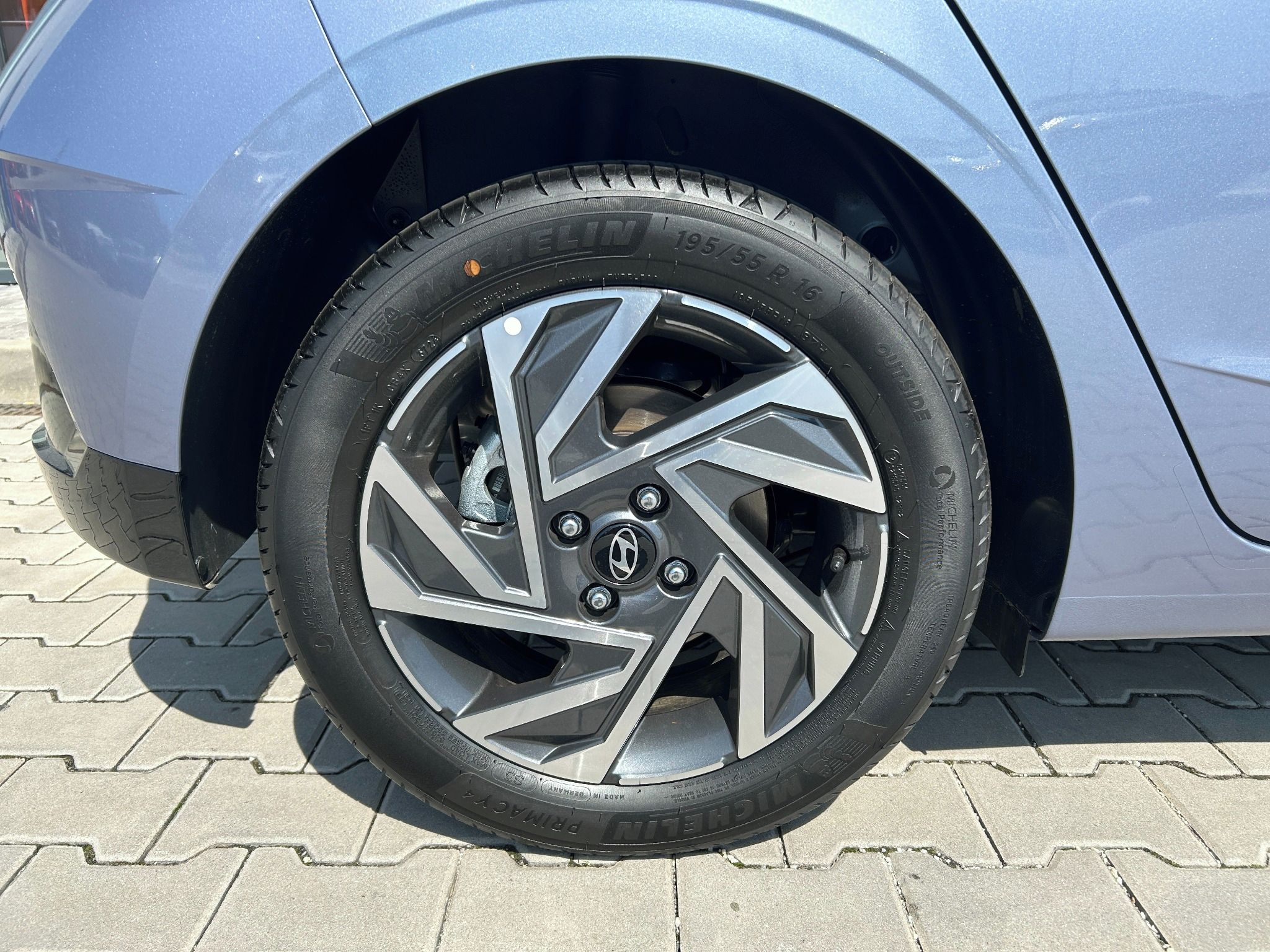 Hyundai i20, 1,0 T-GDI 74 kW 6st. STYLE FL - fotka 4