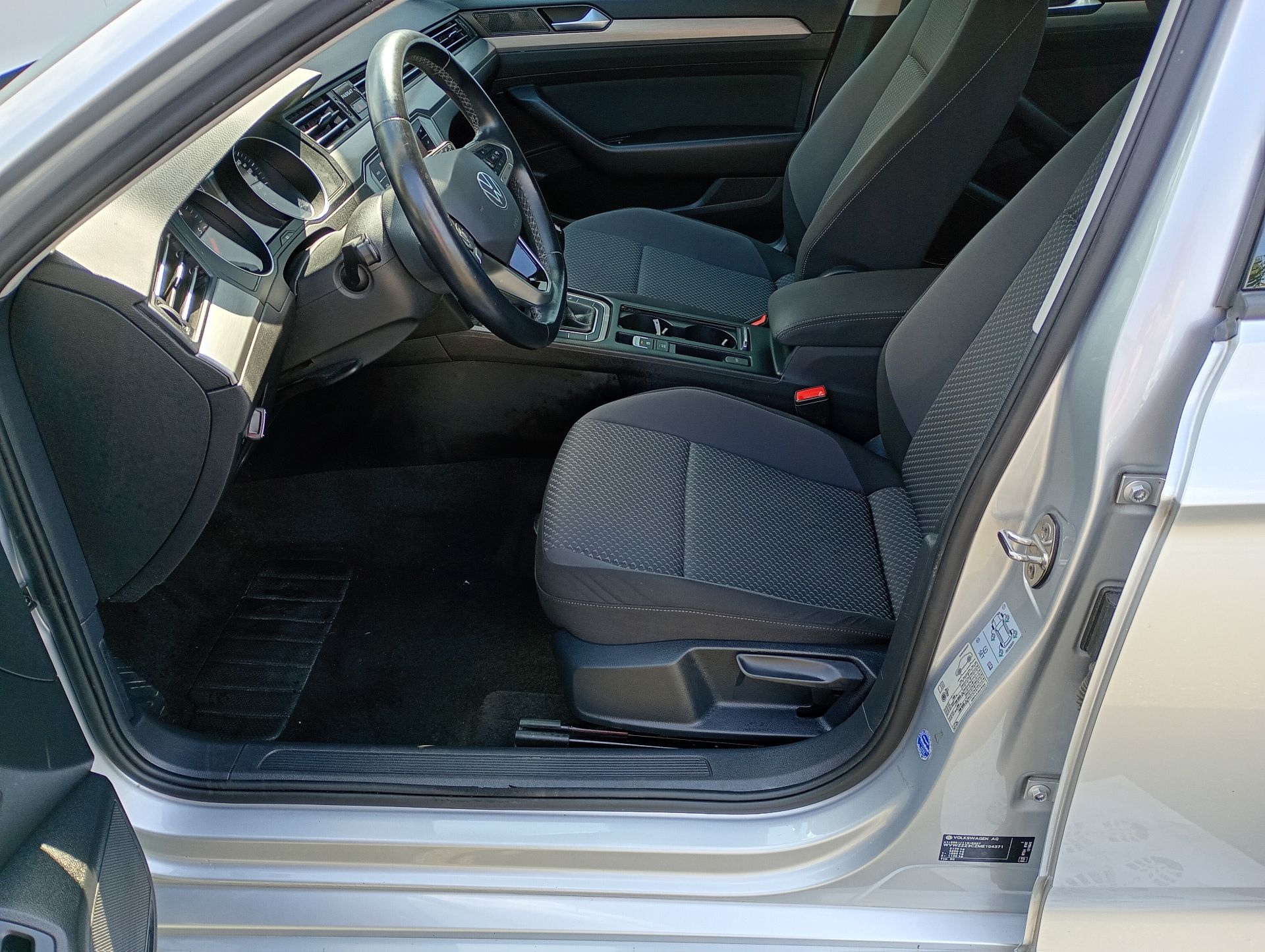 Volkswagen Passat, 2.0 TDI, 110 kW, LED, manuál, - fotka 6