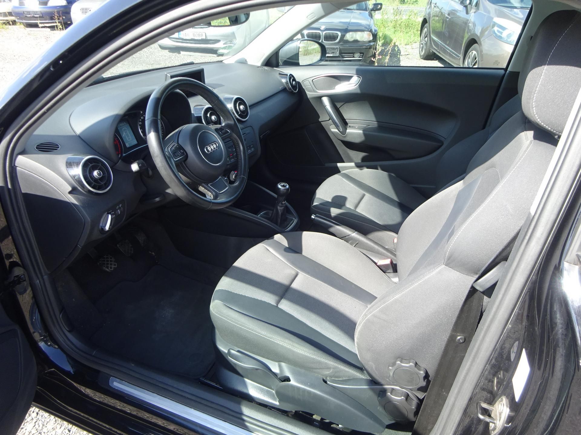 Audi A1, 1.6TDI  77kW S-line - fotka 4