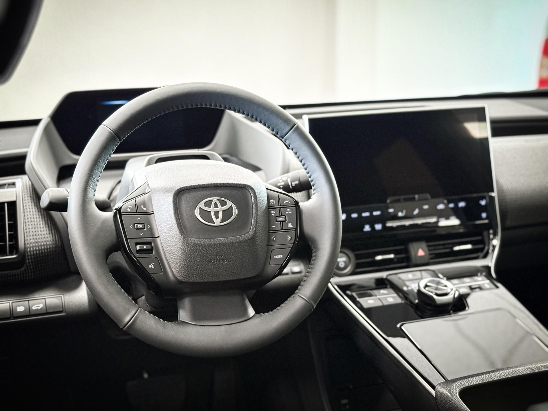 Toyota bZ4X, BEV - fotka 6