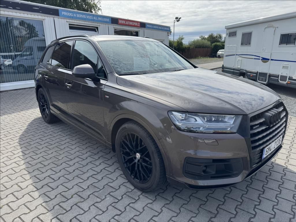 Audi Q7, 3,0 TDi,1.MAJITEL,S-Line,200KW - fotka 3