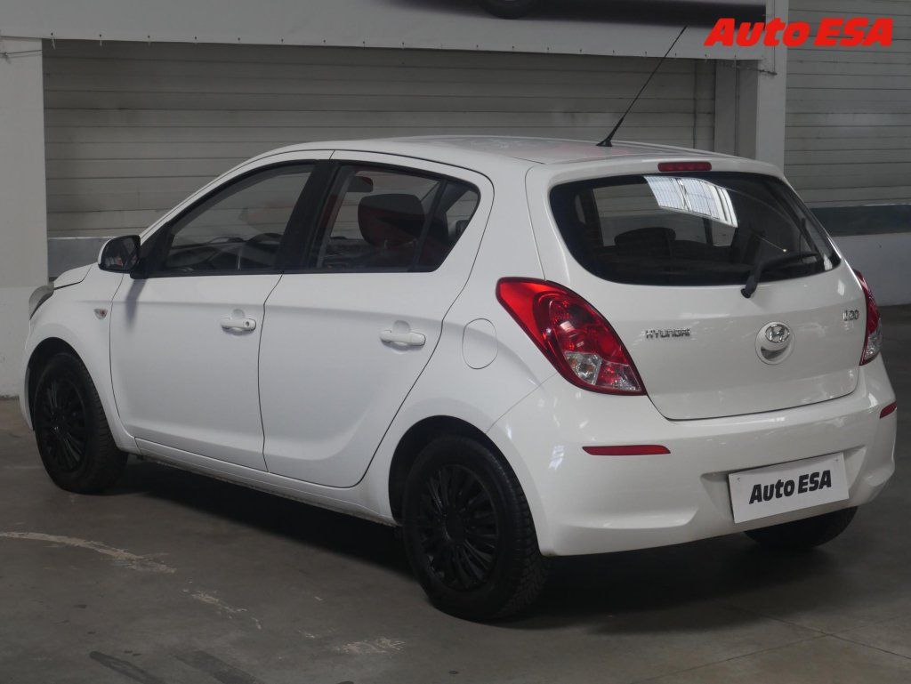 Hyundai i20, 1.2i,AC - fotka 4