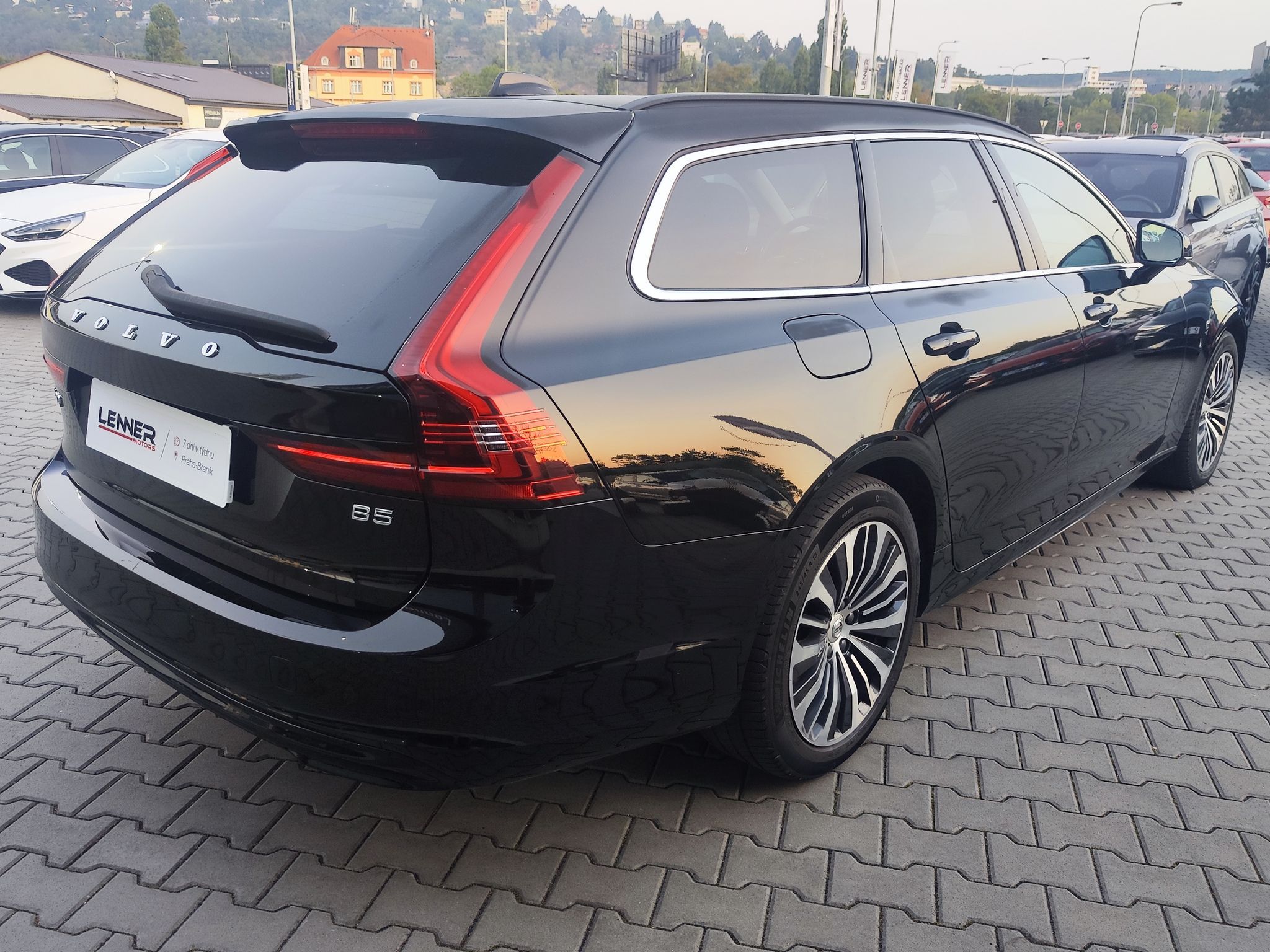 Volvo V90, B5 2.0/184kW Momentum Pro - fotka 5