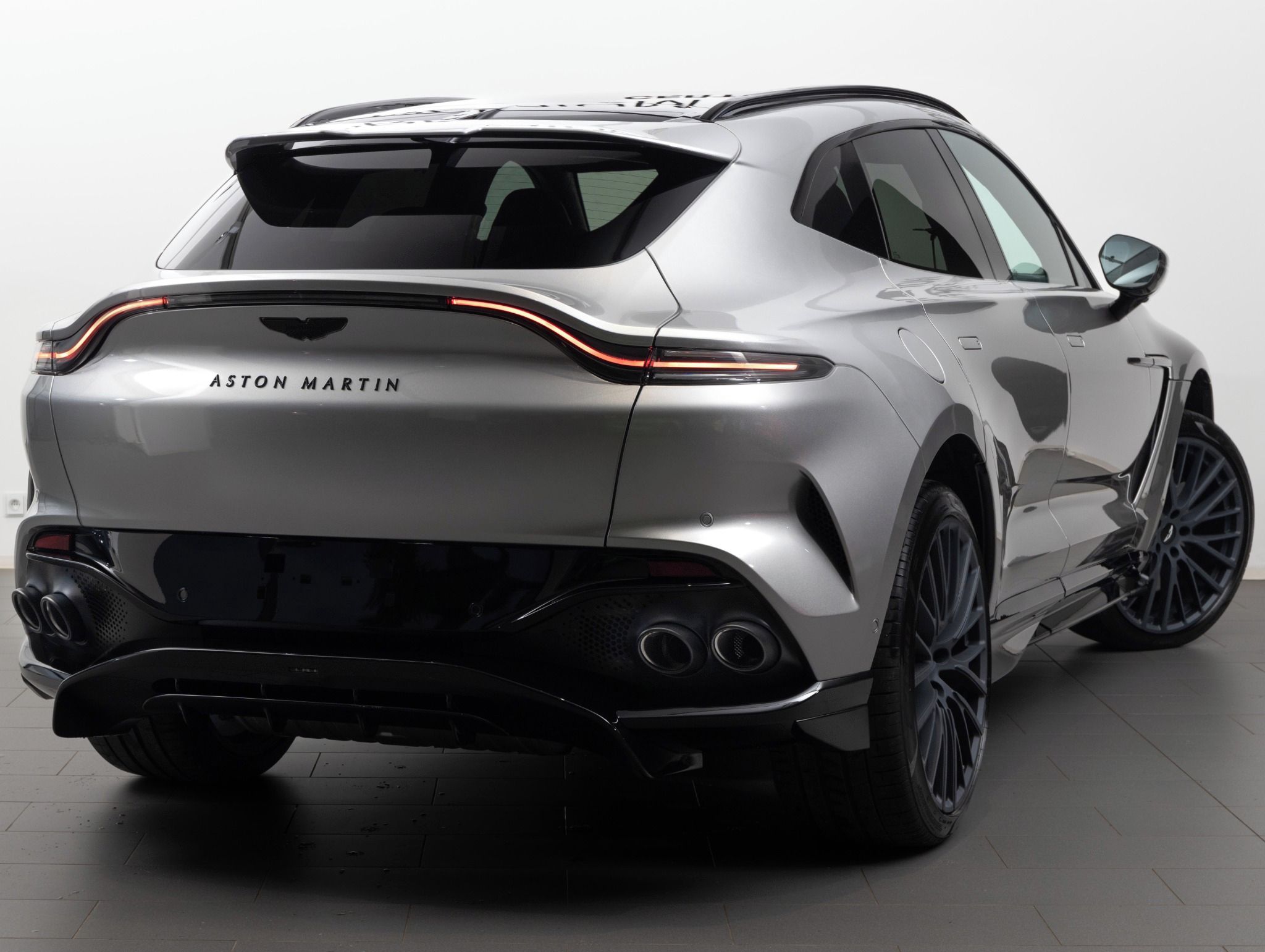 Aston Martin DBX, 707, nový infotainment, PPF - fotka 3
