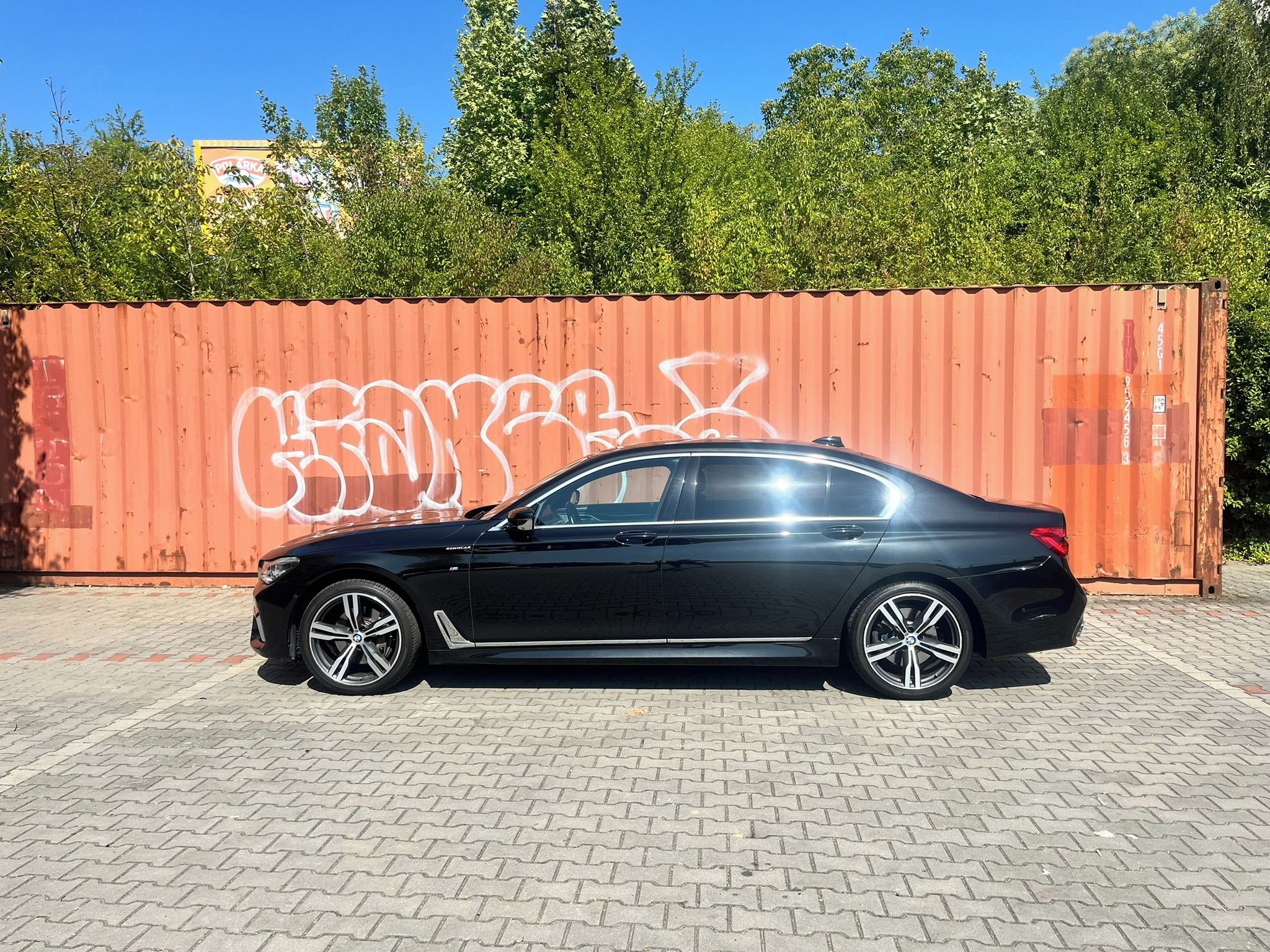 BMW Řada 7, 740ld LONG, 320k,DPH, 1.MAJ,ČR - fotka 2