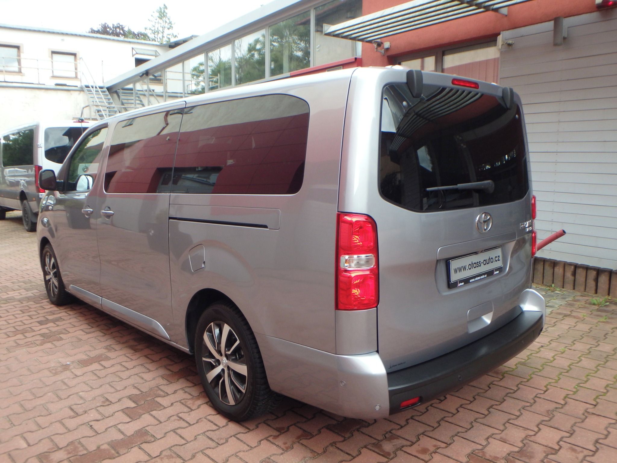 Toyota Proace, L2 - AT,LED,NAVI, ACC , 8míst - fotka 4