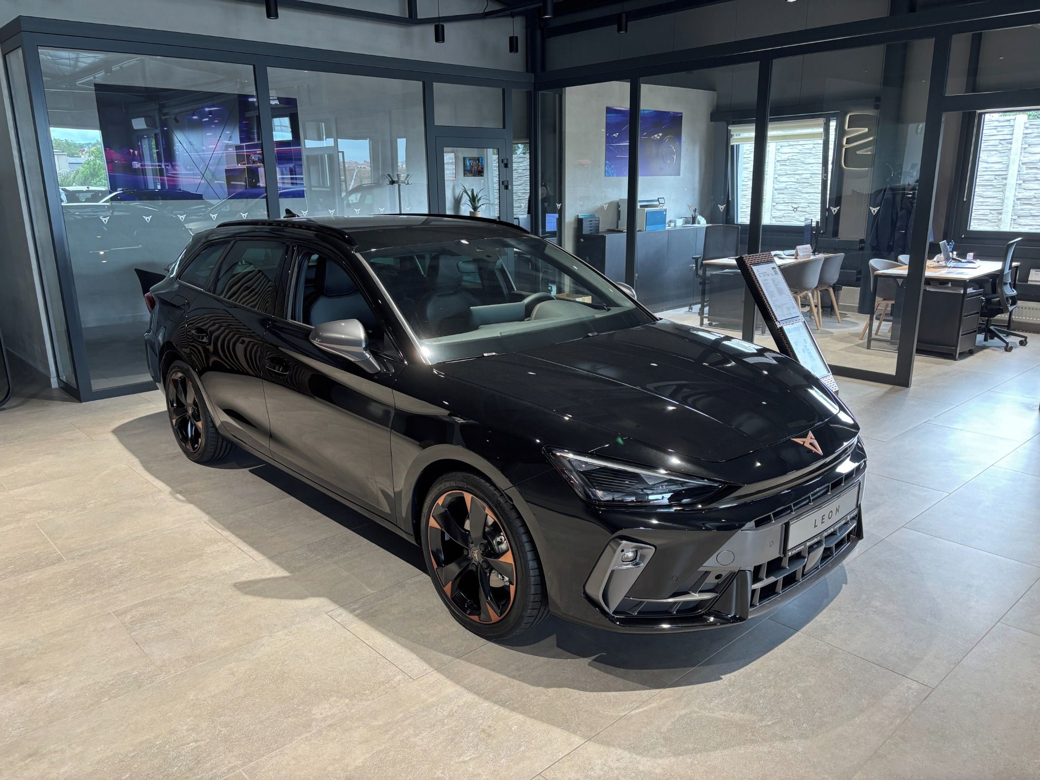 Cupra Leon, Leon SP 1.5 eTSI 150k DSG - fotka 4