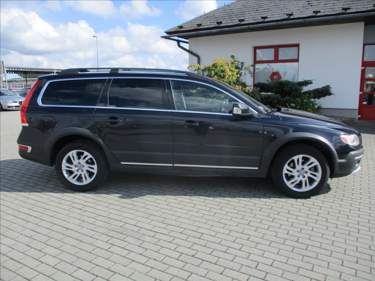 Volvo XC70, 2,4 D4 133kw AWD Geartronic Mo - fotka 5