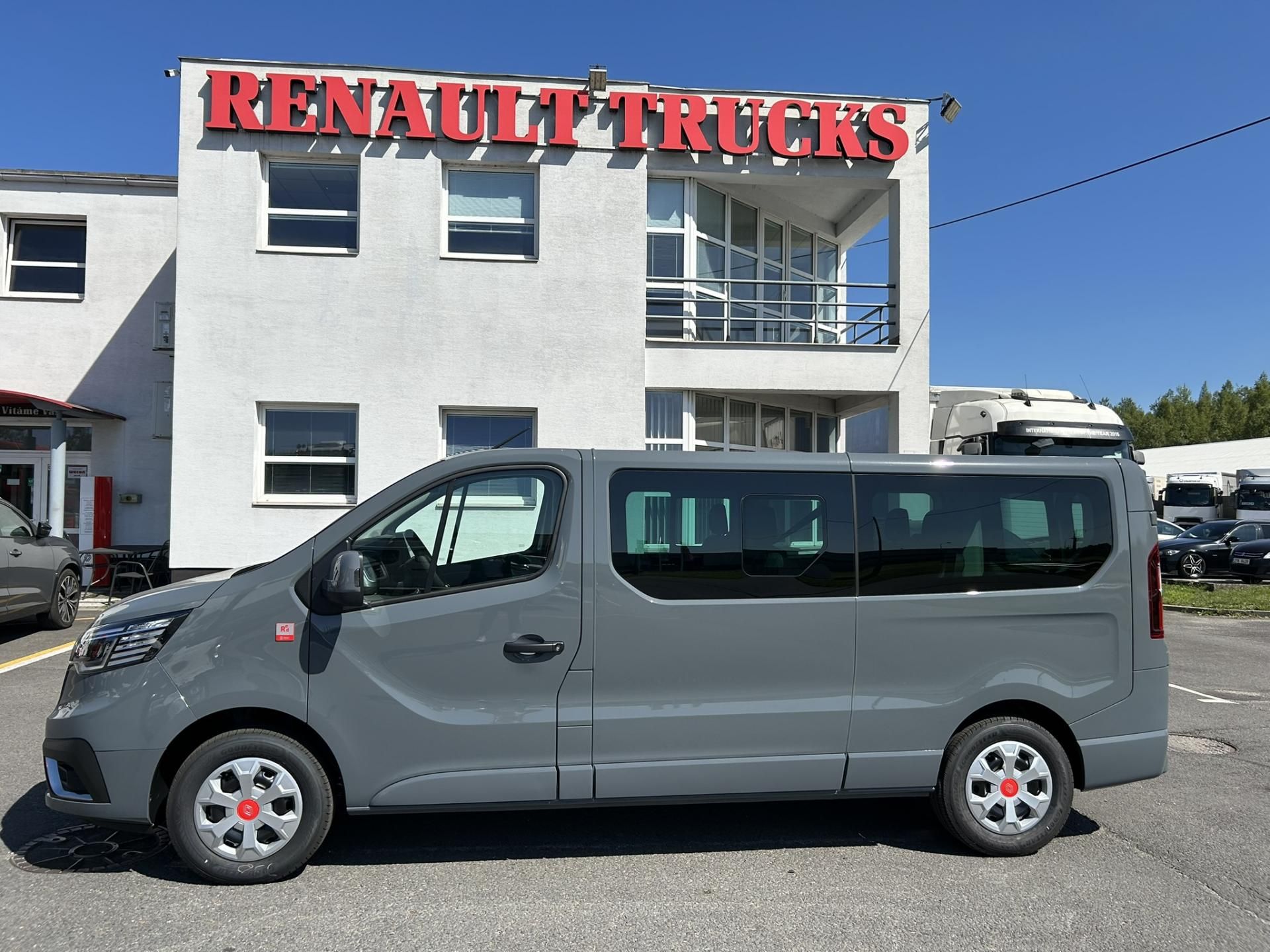Renault Trafic, COMBI L2H1 150k RED 8 míst