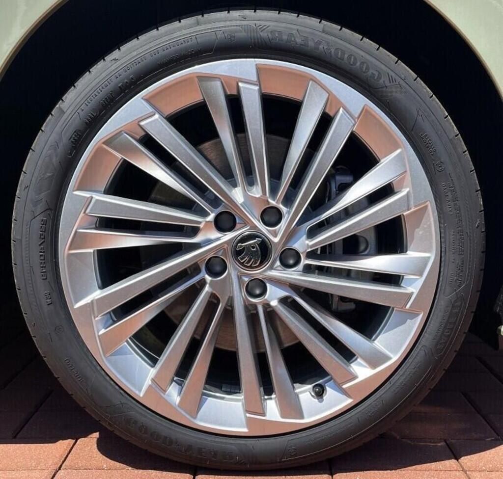 Škoda Superb, L&K  2,0 TDI 4x4 142 kW - fotka 2