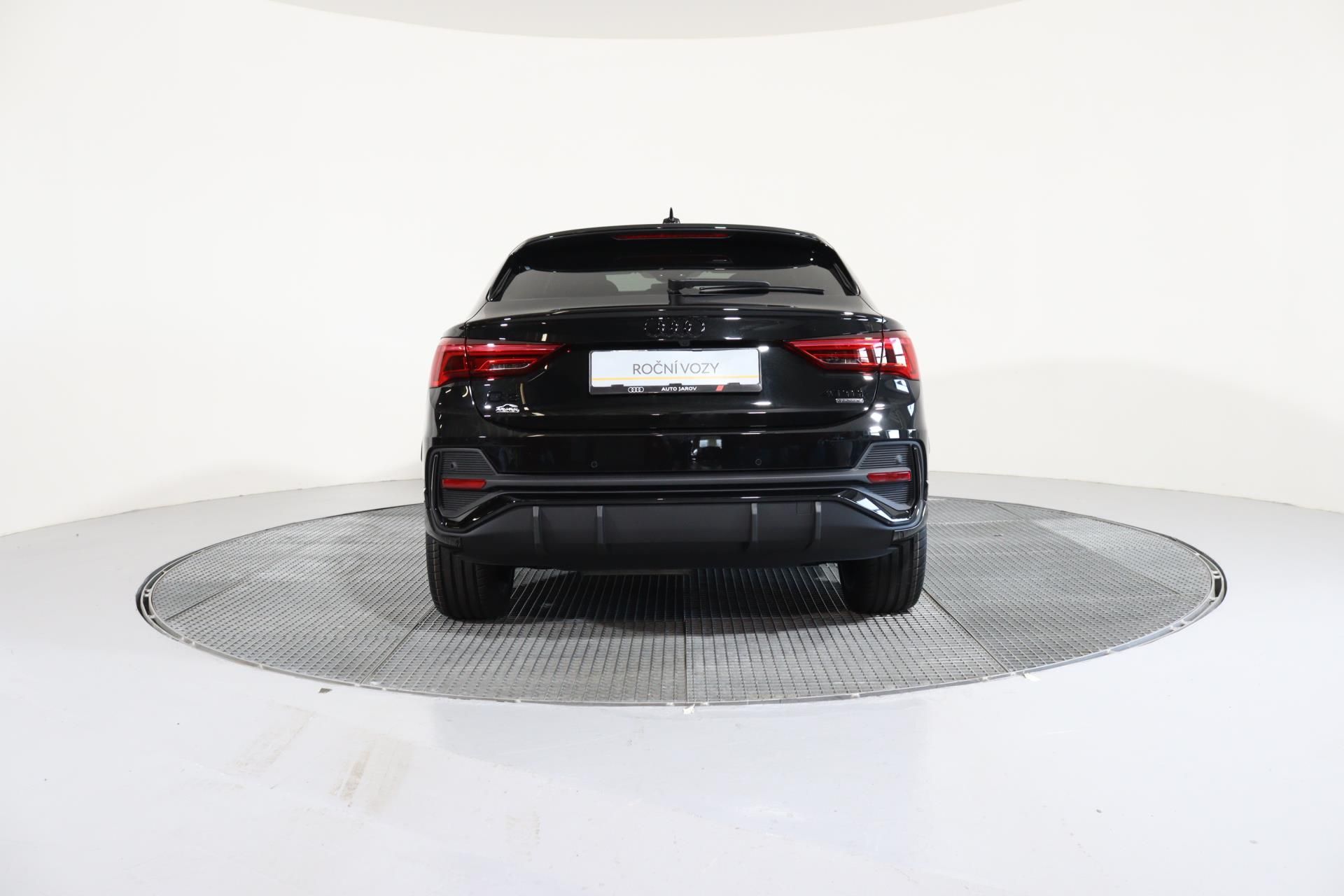 Audi Q3, Spb Sline 40 TDI quattro - fotka 6