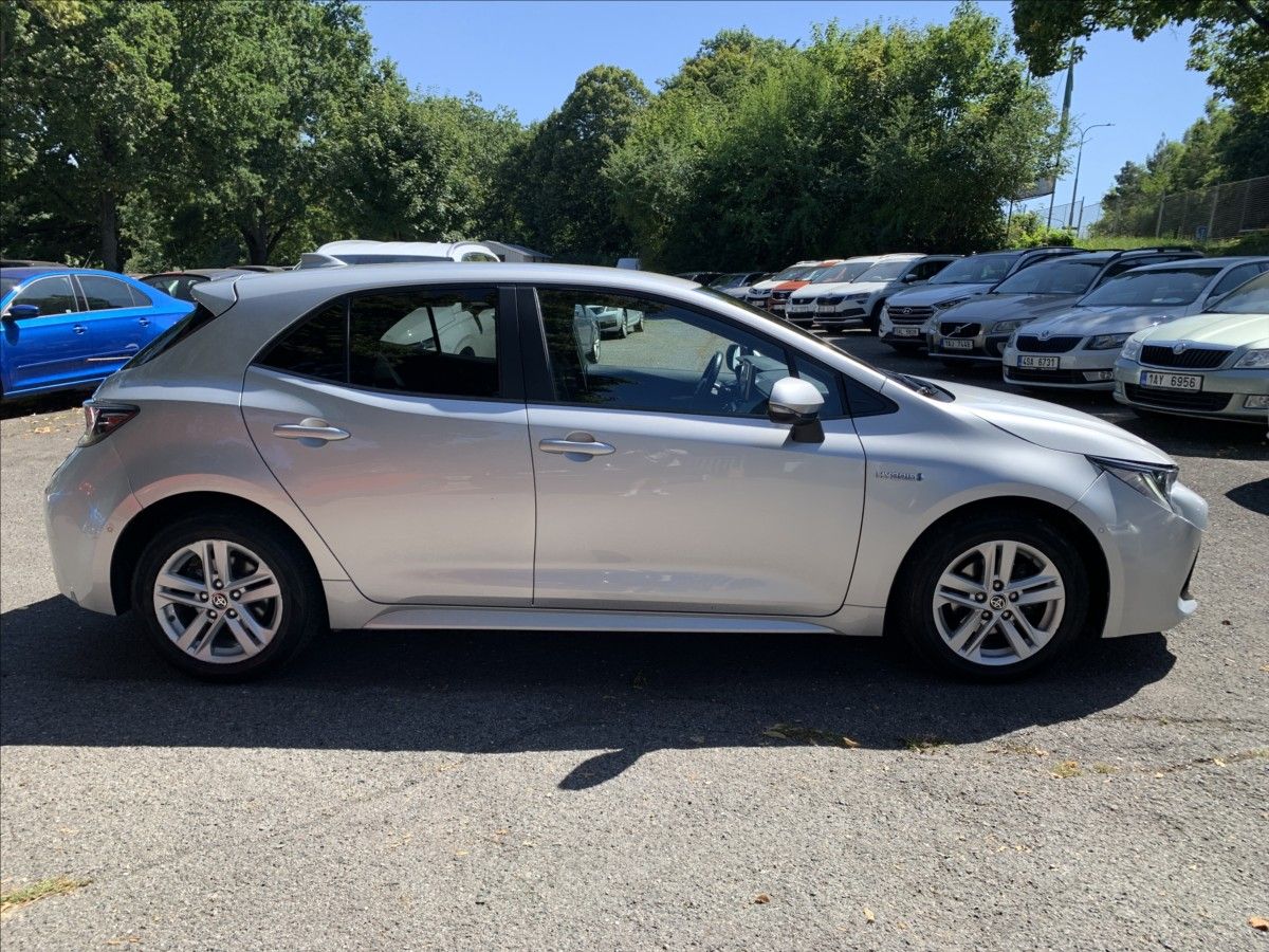 Toyota Corolla, 1,8 HEV,ČR,SERVISKA - fotka 4