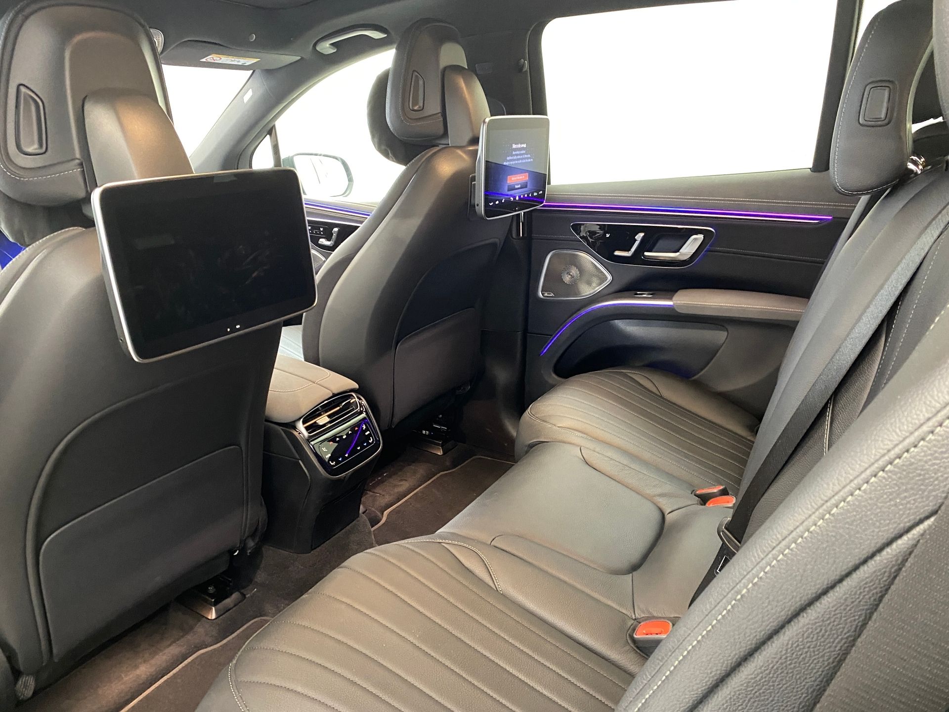 Mercedes-Benz EQS, 500 4MATIC 118kWh AMG Line - fotka 6