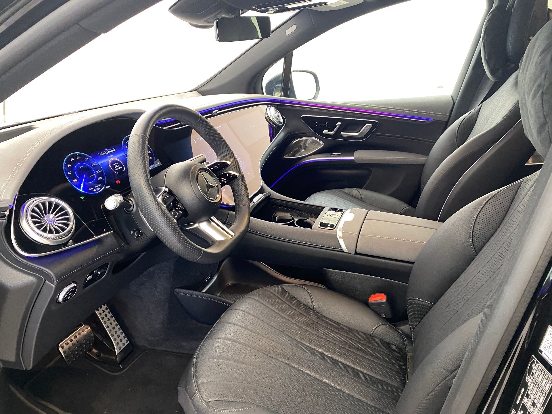 Mercedes-Benz EQS, 500 4MATIC 118kWh AMG Line - fotka 5