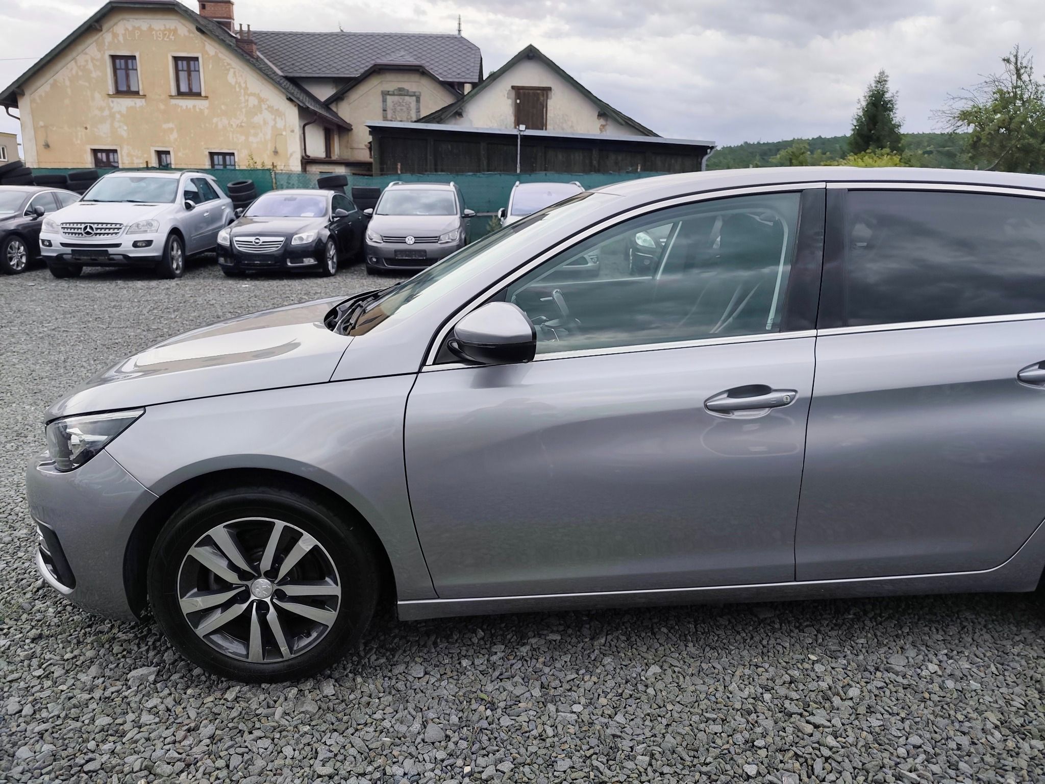Peugeot 308, 1.2 PT 96 Kw, AT, Navi - fotka 2