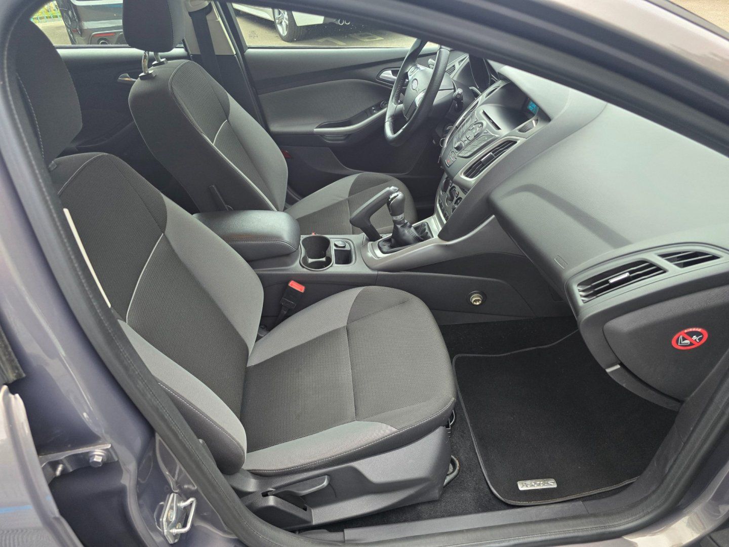 Ford Focus, 1.0i/74KW/ČR/2013/1.MAJ - fotka 6