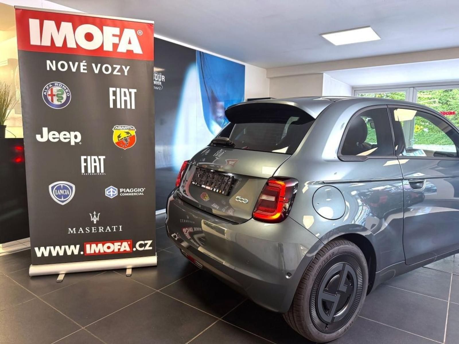 Fiat 500E, BEV Giorgio Armani 320km 42 - fotka 5