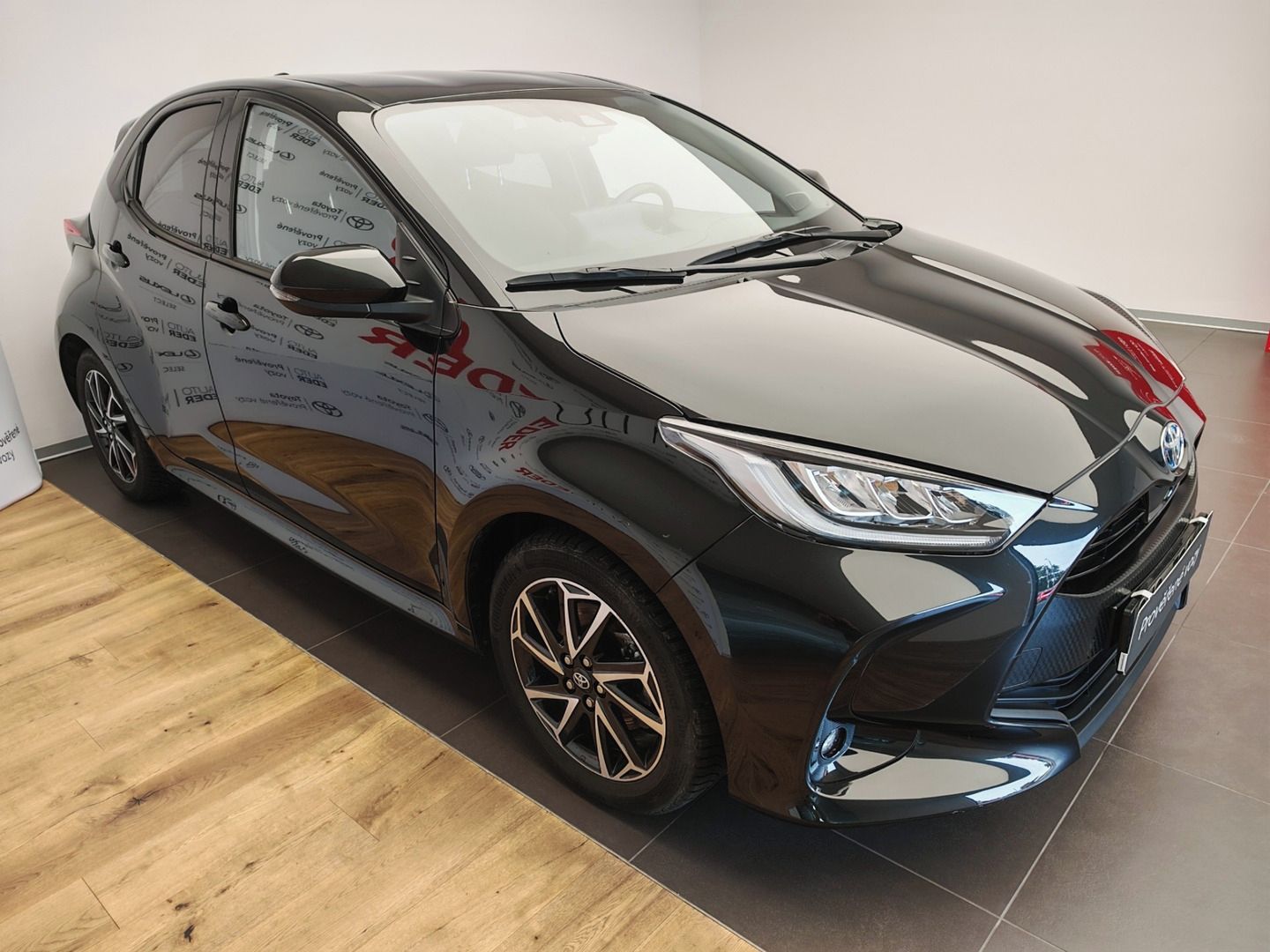 Toyota Yaris, 1.5 Hybrid  Comfort Tech Style - fotka 3
