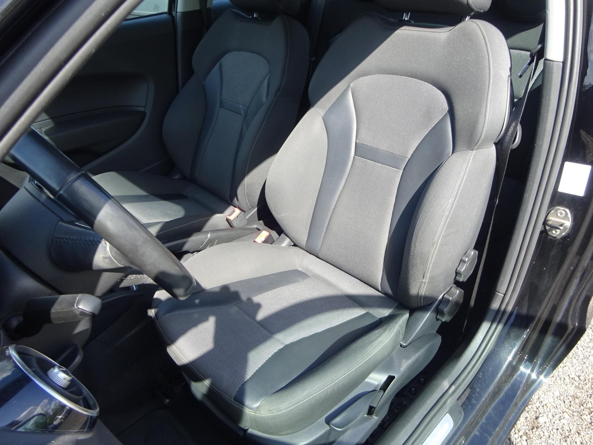Audi A1, 1.6TDI  77kW S-line - fotka 5