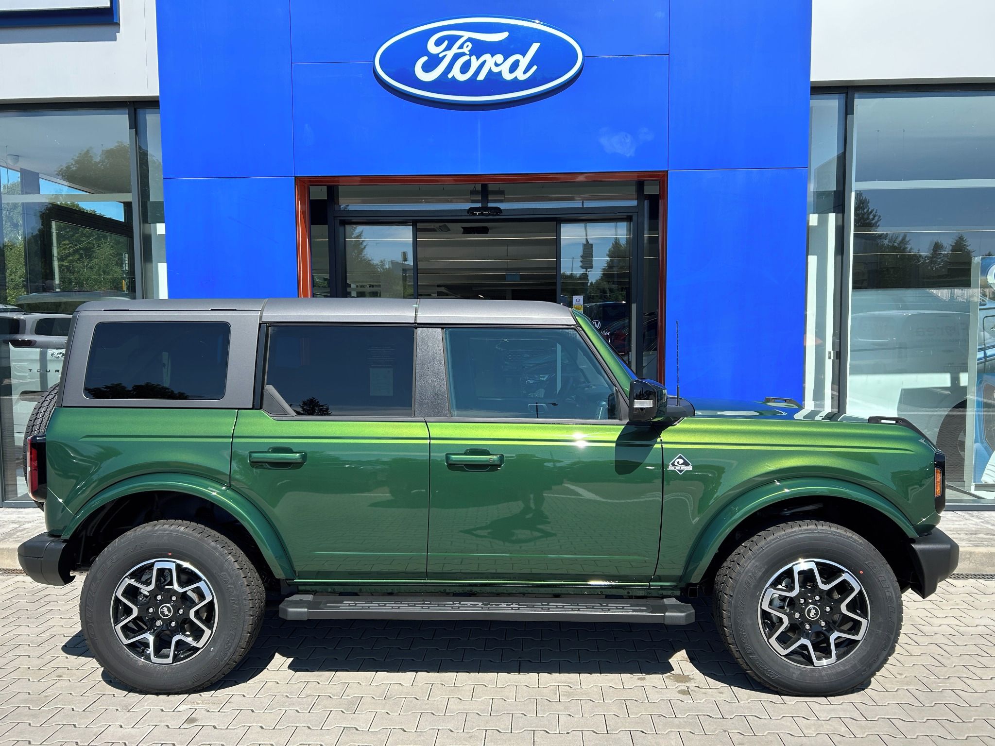 Ford Bronco, 2.7 EcoBoost 246kW OUTER BANKS - fotka 3