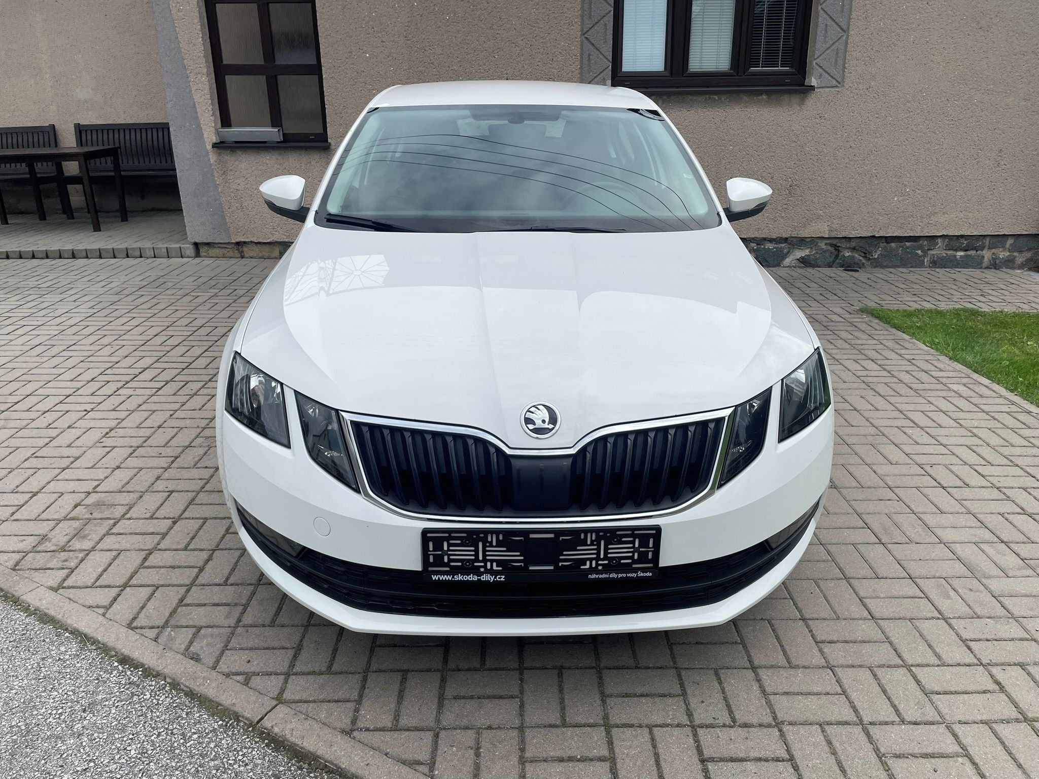Škoda Octavia, 1,6 TDi 85 kW Ambition - fotka 2