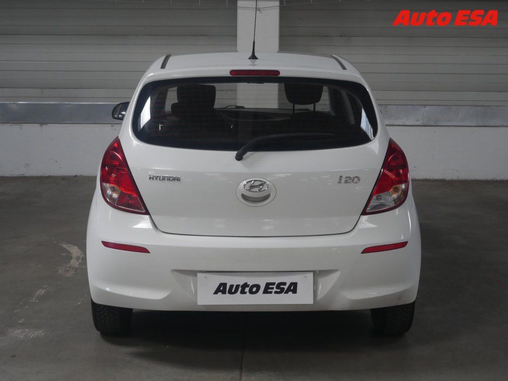 Hyundai i20, 1.2i,AC - fotka 5