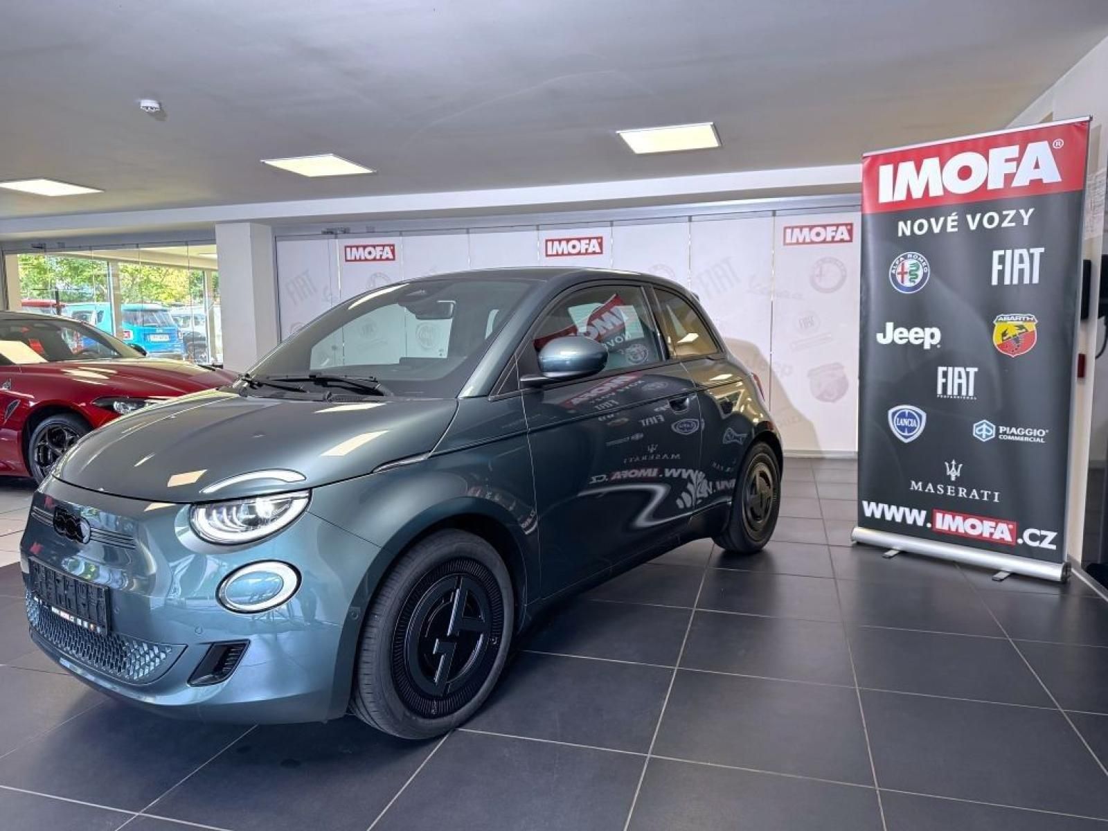 Fiat 500E, BEV Giorgio Armani 320km 42 - fotka 3