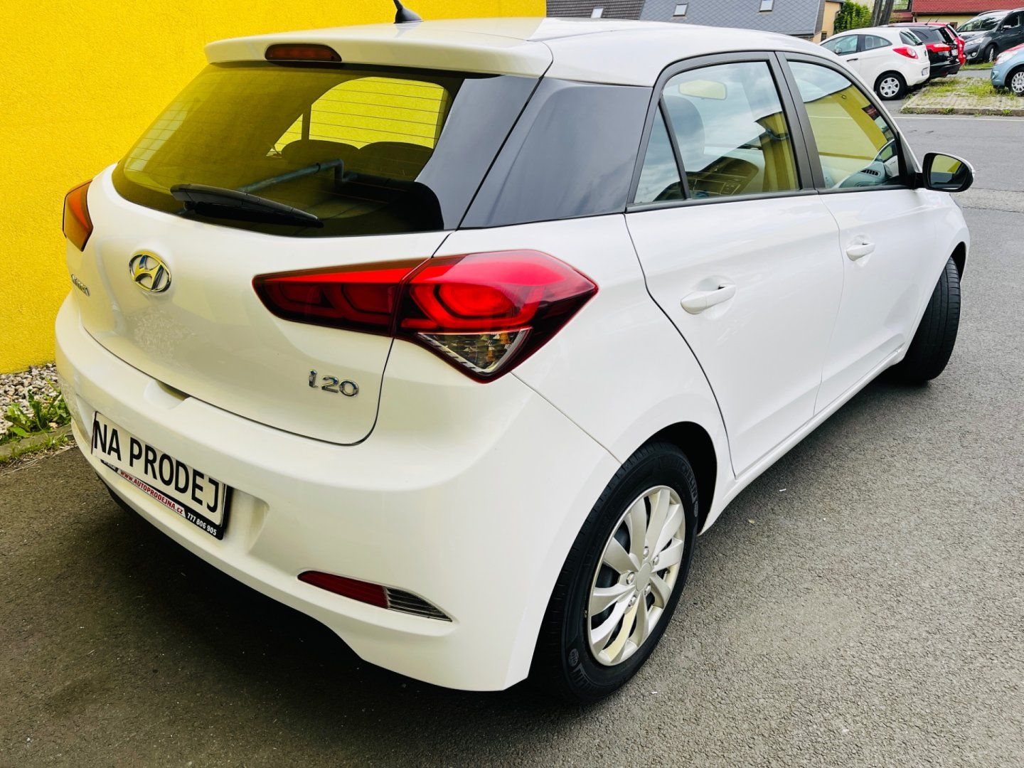 Hyundai i20, 1.2 i BENZÍN MALO NAJETO - fotka 6