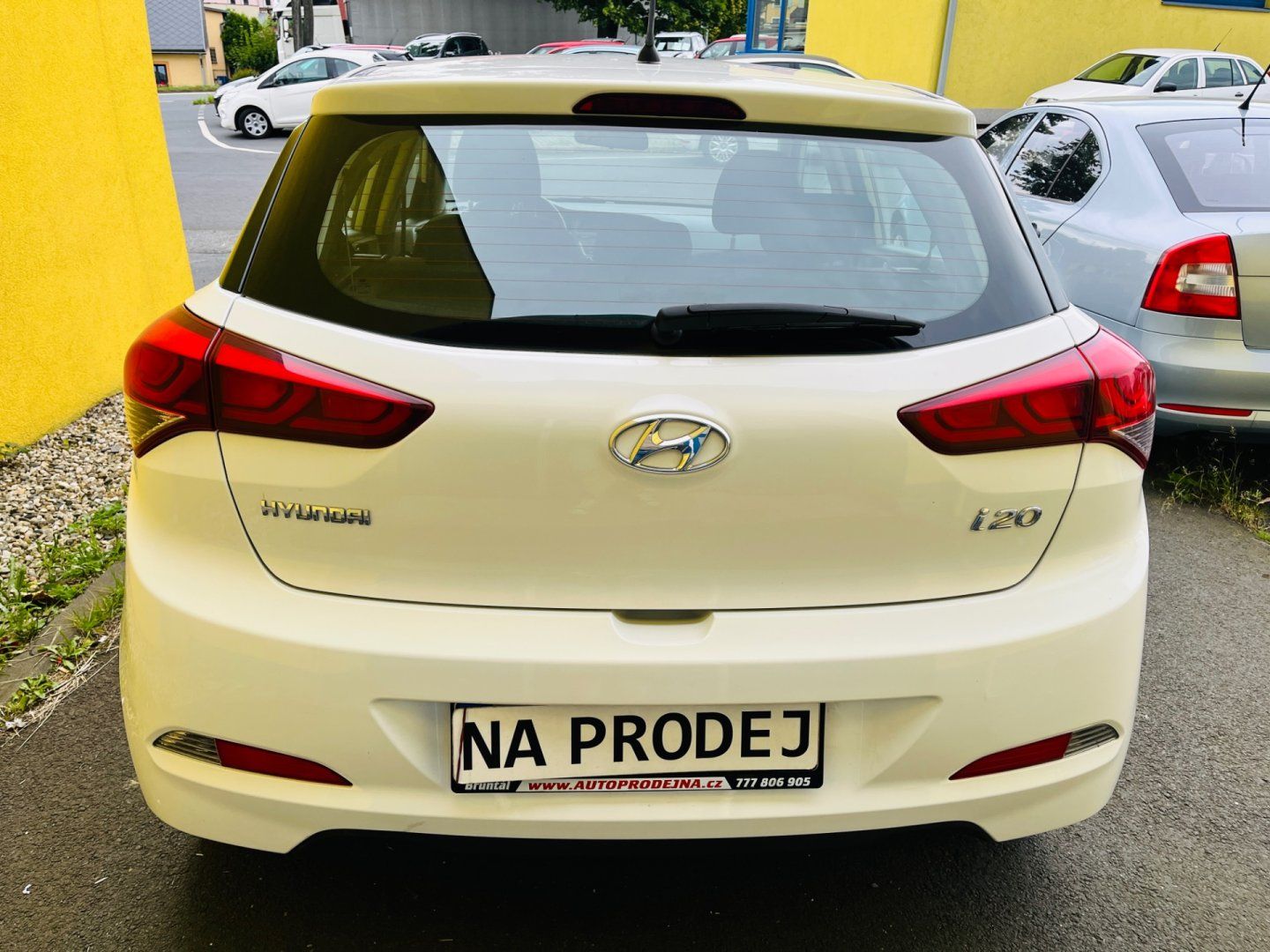Hyundai i20, 1.2 i BENZÍN MALO NAJETO - fotka 5