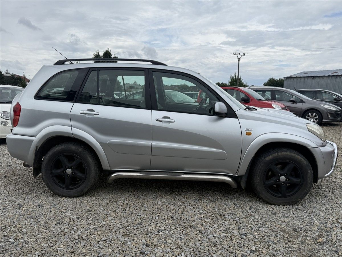 Toyota Rav4, 2,0 D-4D 4X4 TAŽNÉ NOVÁ STK - fotka 4