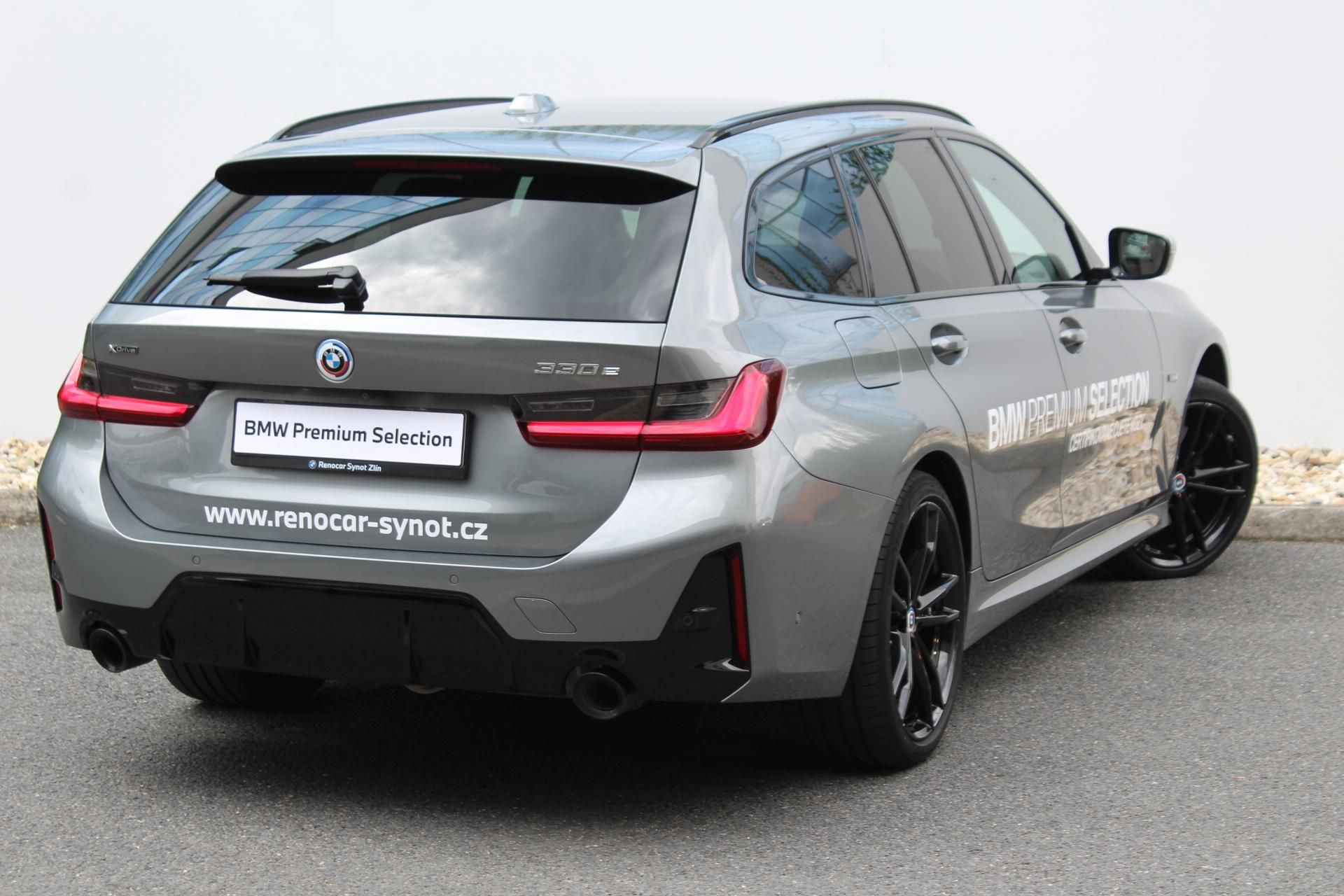 BMW Řada 3, 330e xDrive Touring - fotka 2
