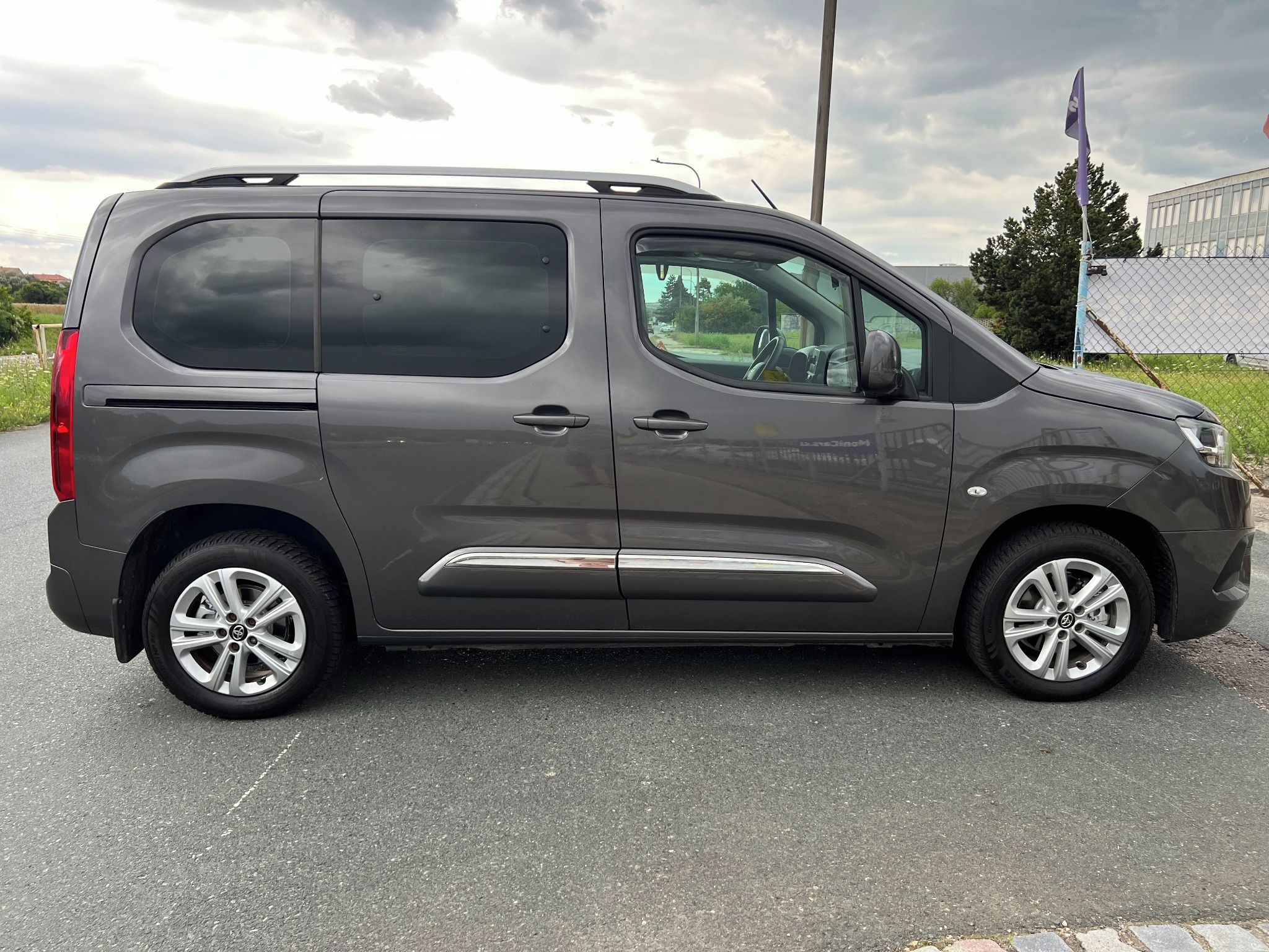 Toyota Proace City, 1.5 D-4D 75kW PĚKNÉ - fotka 4