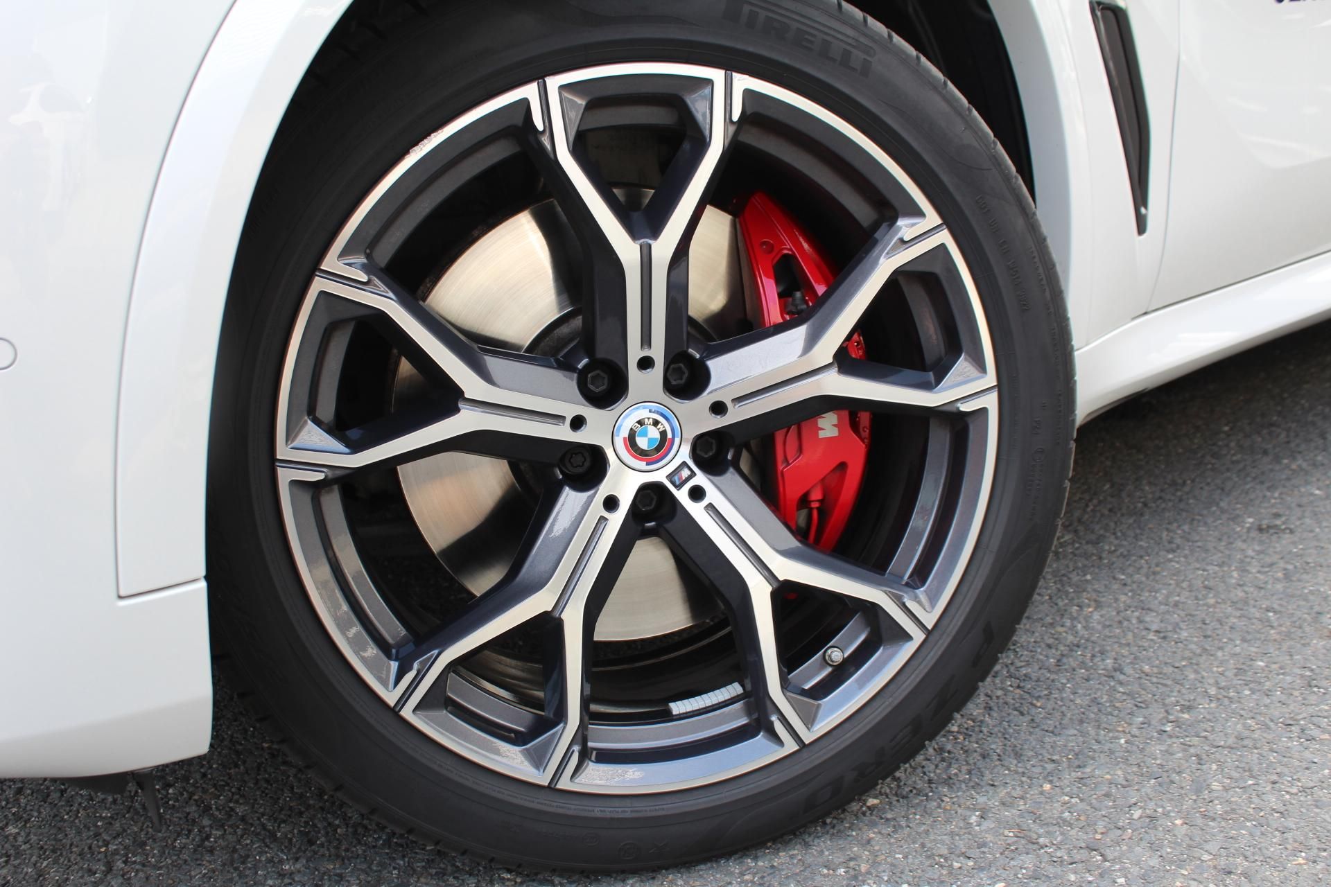 BMW X5, M50i - fotka 6