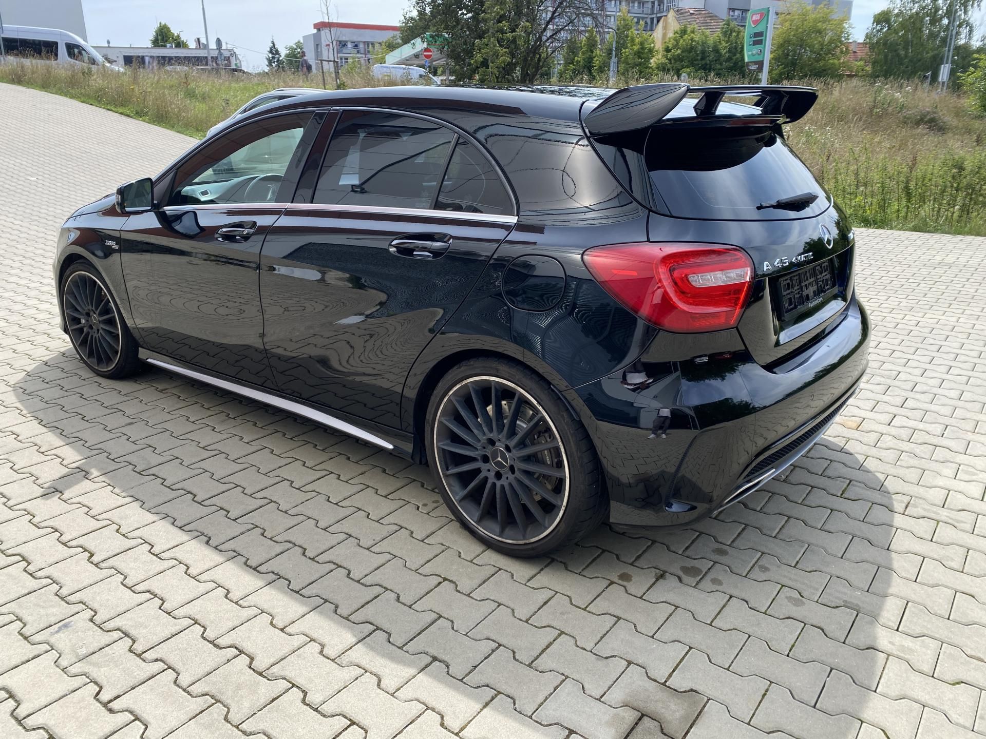 Mercedes-Benz Třídy A, AMG A 45 4M - fotka 4