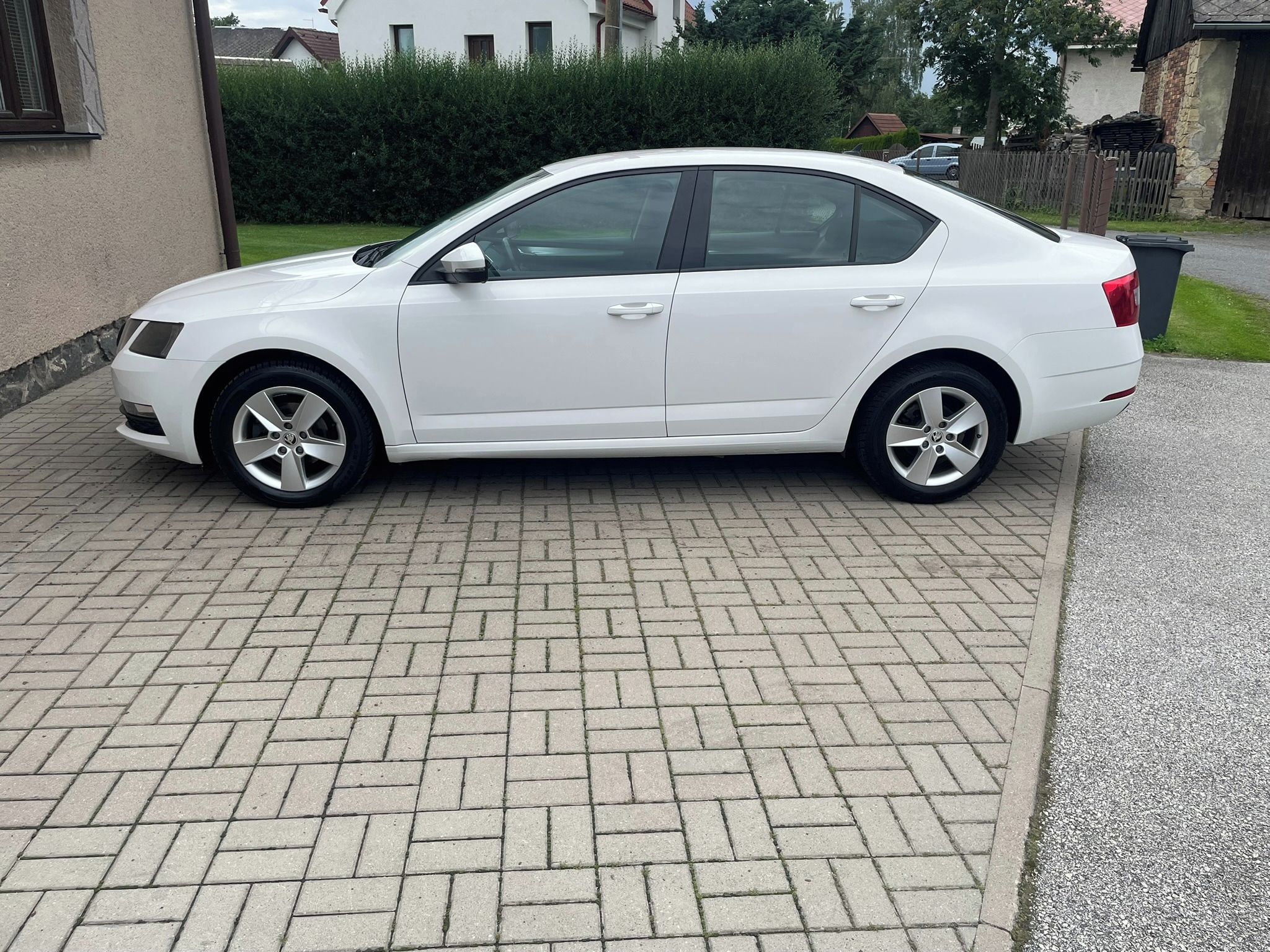 Škoda Octavia, 1,6 TDi 85 kW Ambition - fotka 5