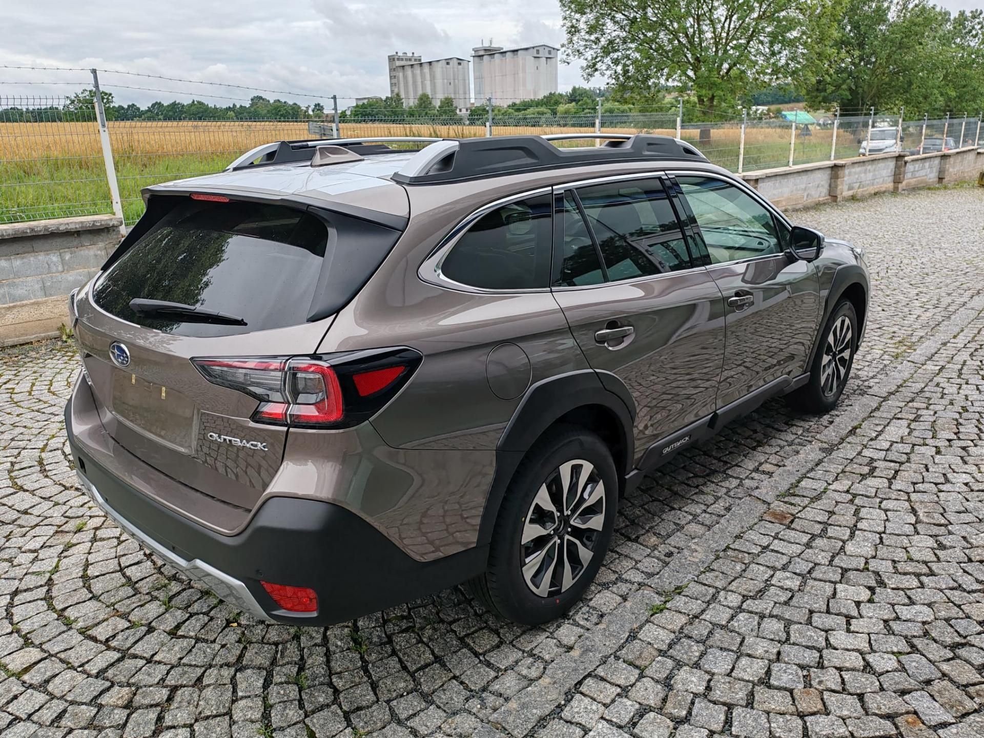 Subaru Outback, 2,5 Touring 4x4 - fotka 5
