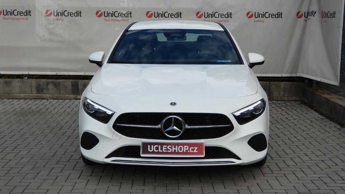 Mercedes-Benz Třídy A, 180 Sedan Progessive - fotka 2