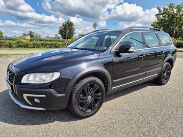 2.4D4 AWD 2015 1MAJ NAVI XENON