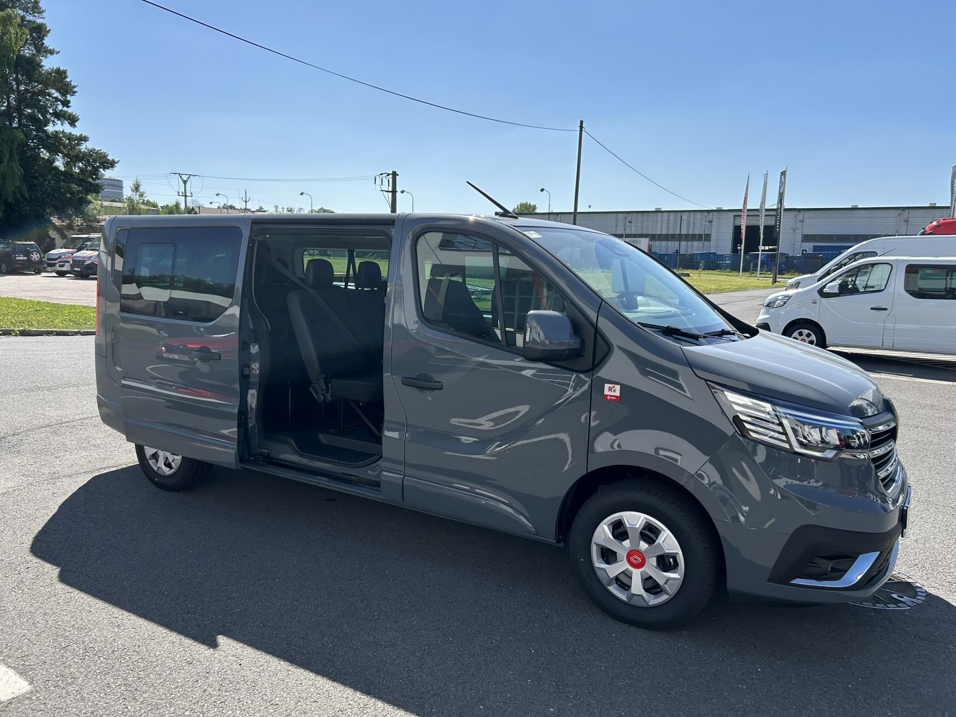 Renault Trafic, COMBI L2H1 150k RED 8 míst - fotka 2