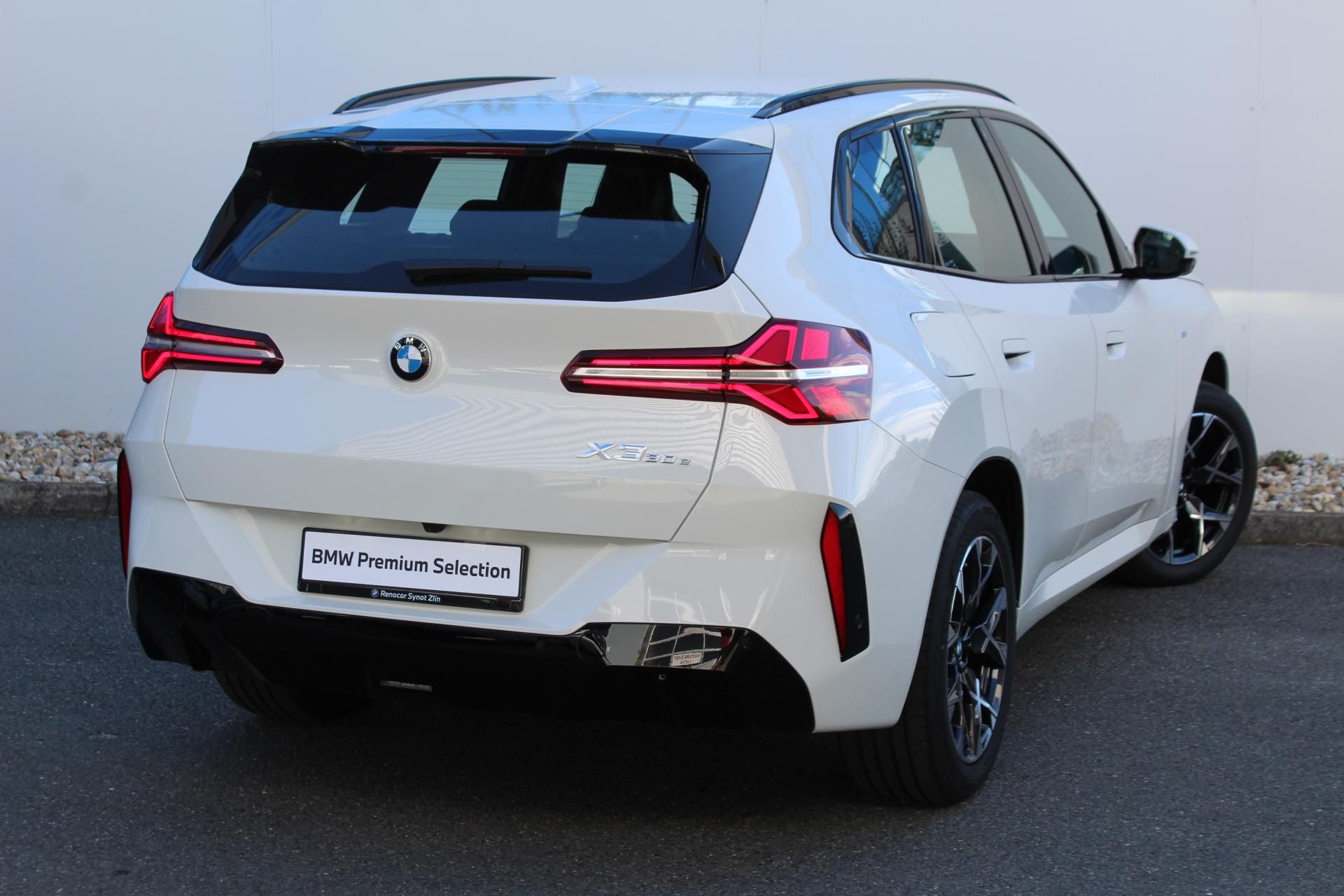 BMW X3, xDrive30e - fotka 2
