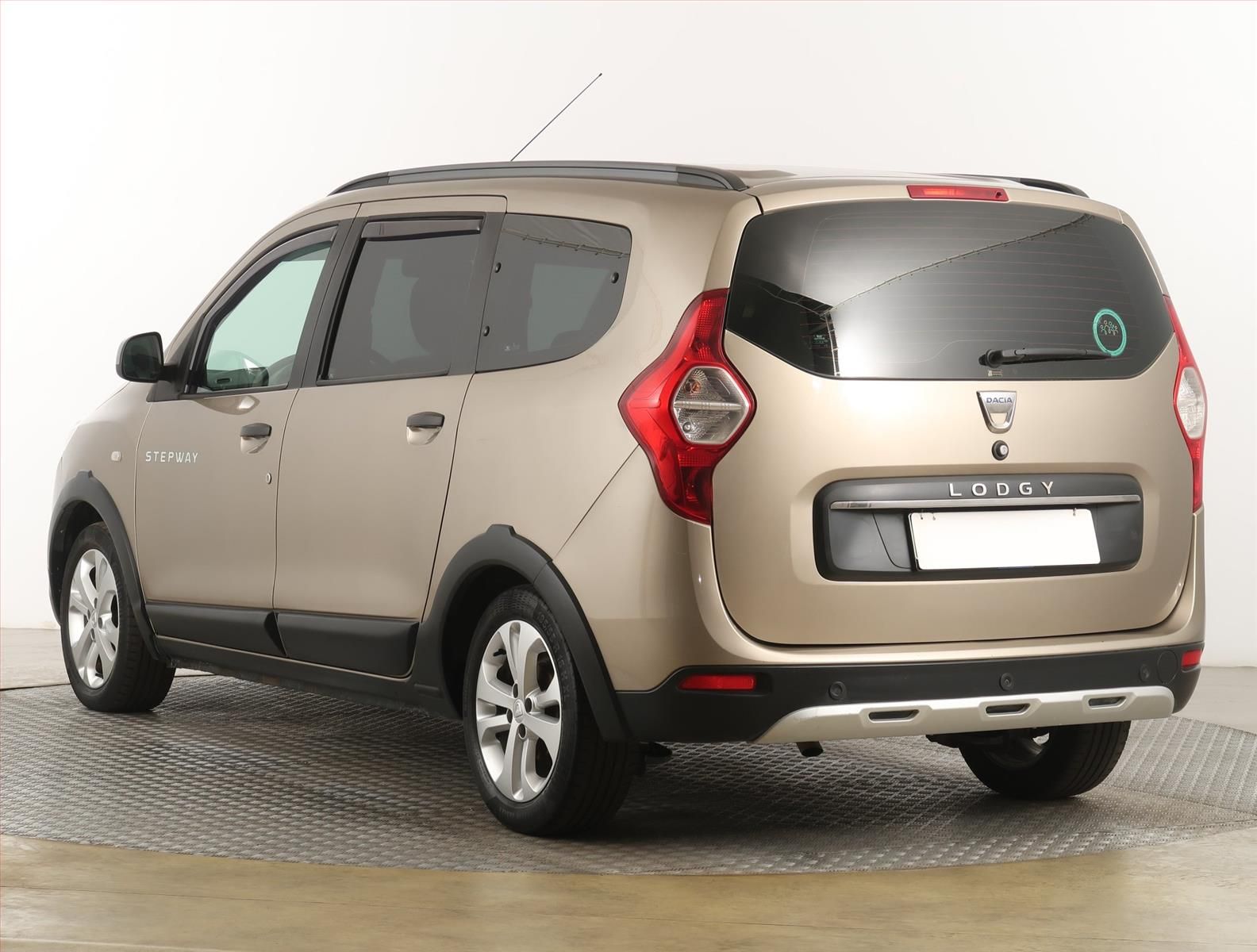 Dacia Lodgy, 1.3 TCe, Stepway, 7 míst - fotka 4