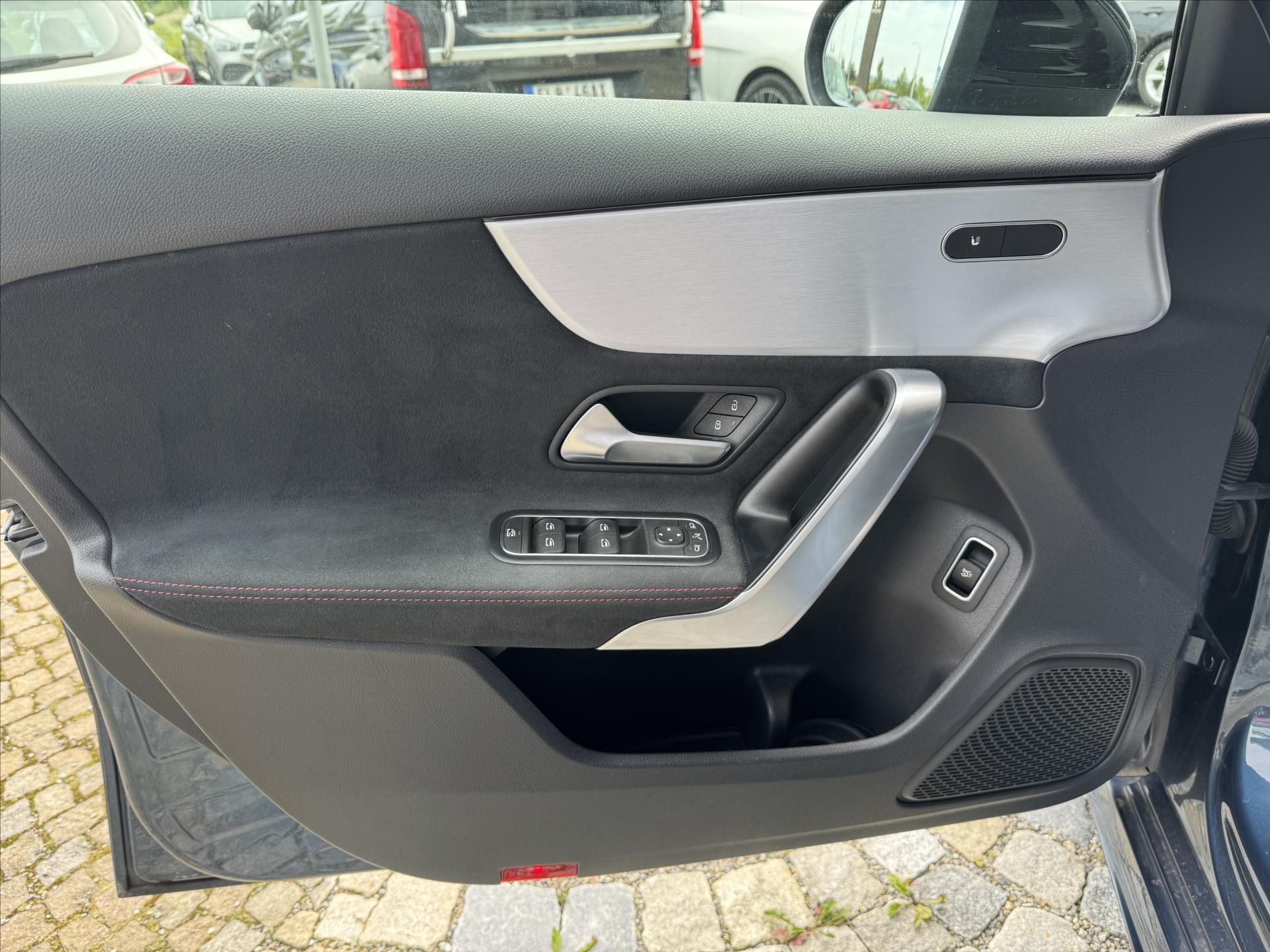 Mercedes-Benz Třídy A, A 200 4MATIC L*AMG - fotka 4