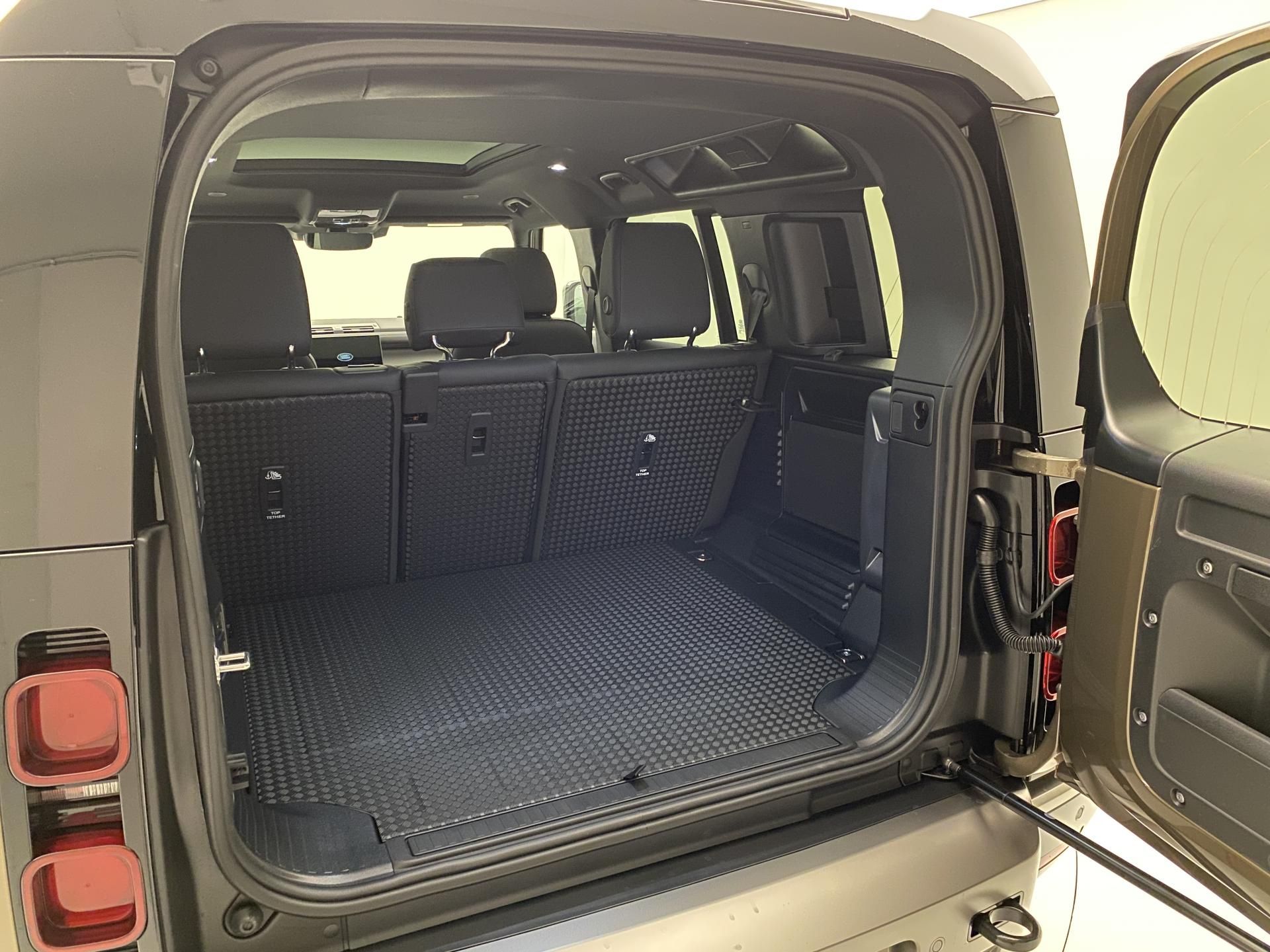 Land Rover Defender, 110 D250 X-DYNAMIC SE AWD AUT - fotka 5